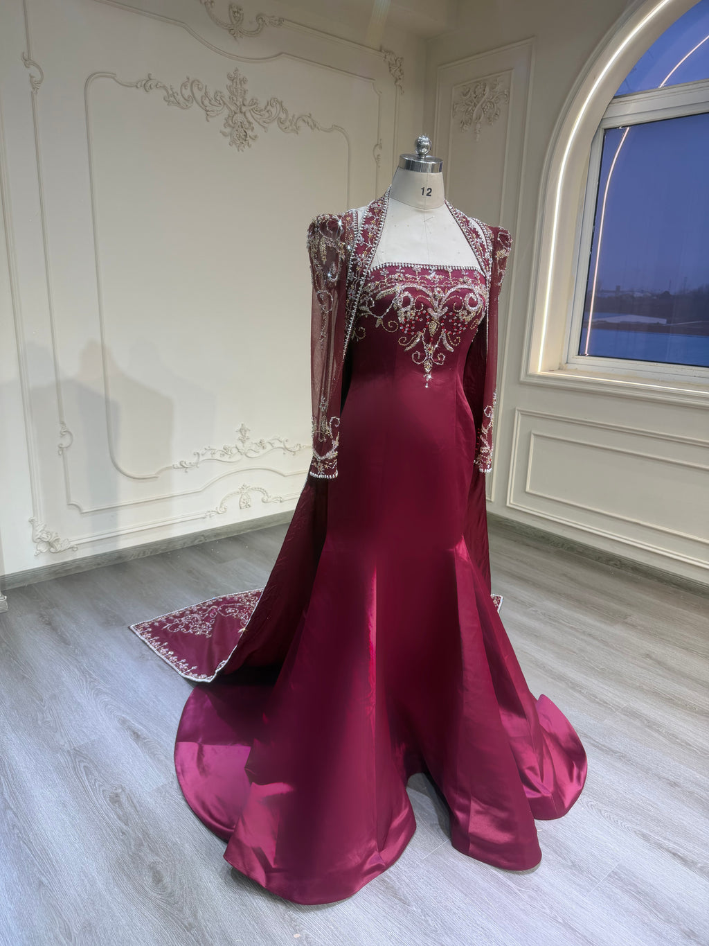 Maroon fishtail henna dress with veil فستان ملكة ماروني مع طرحة