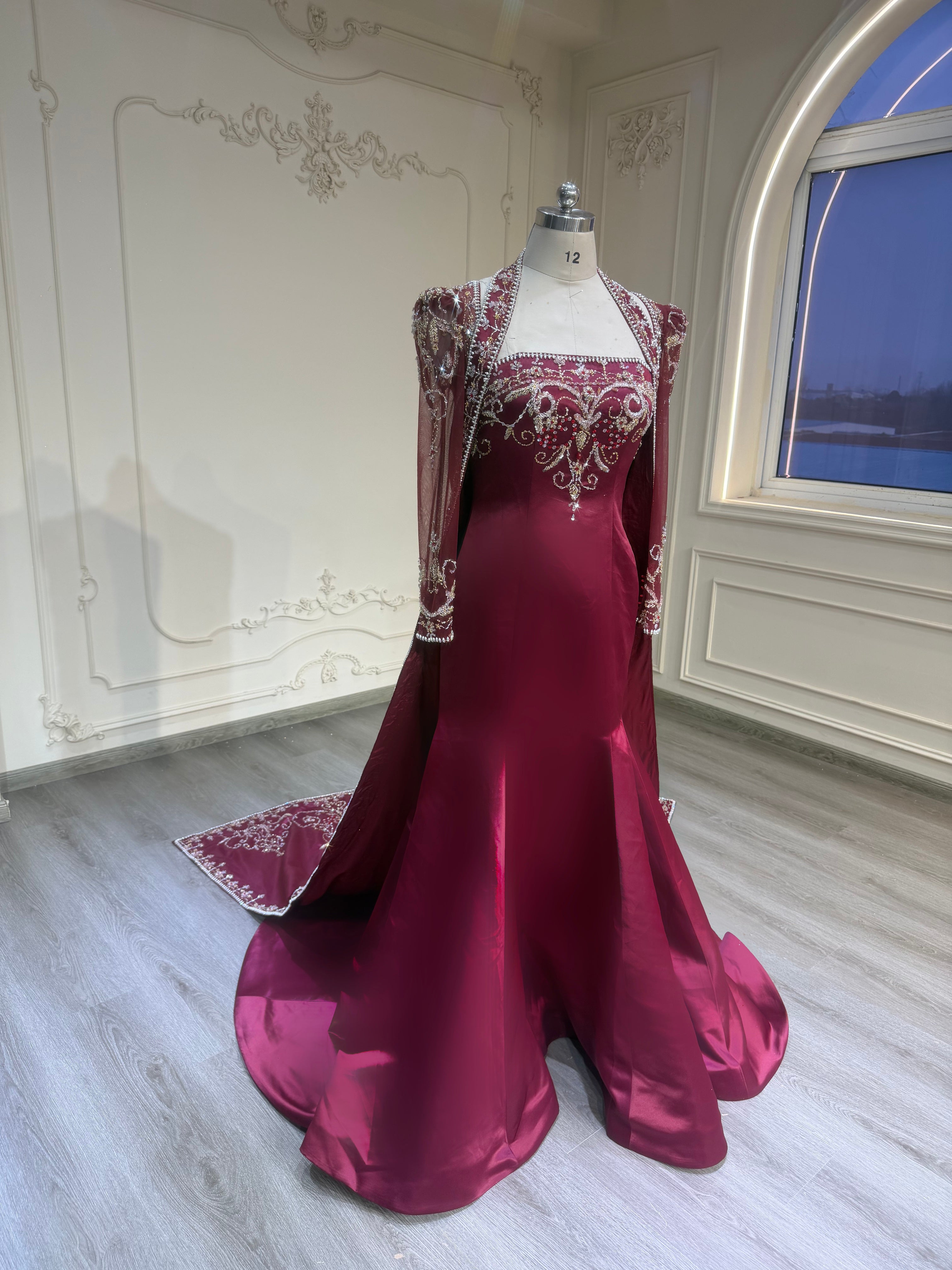 Maroon fishtail henna dress with veil فستان ملكة ماروني مع طرحة