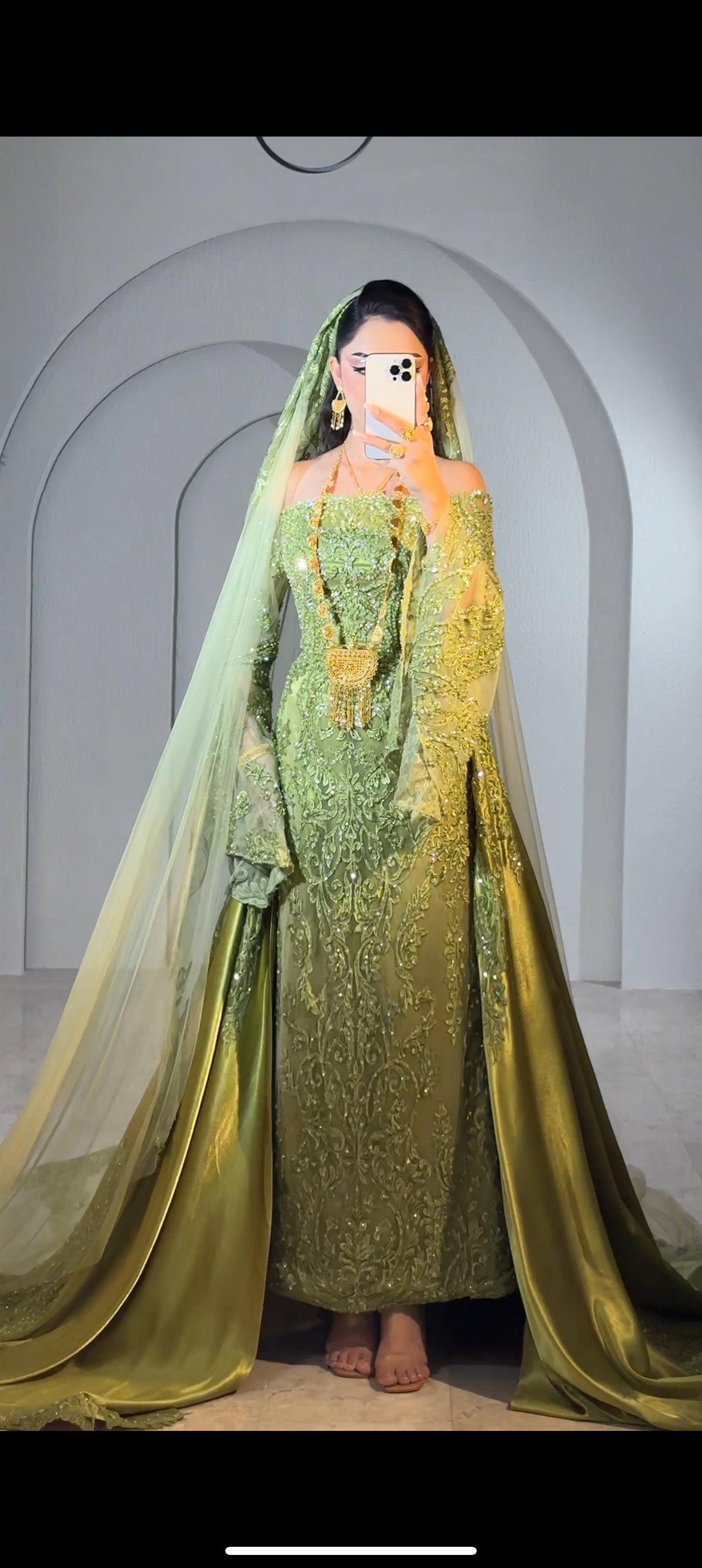 Green henna dress with veil فستان حنه مع طرحة