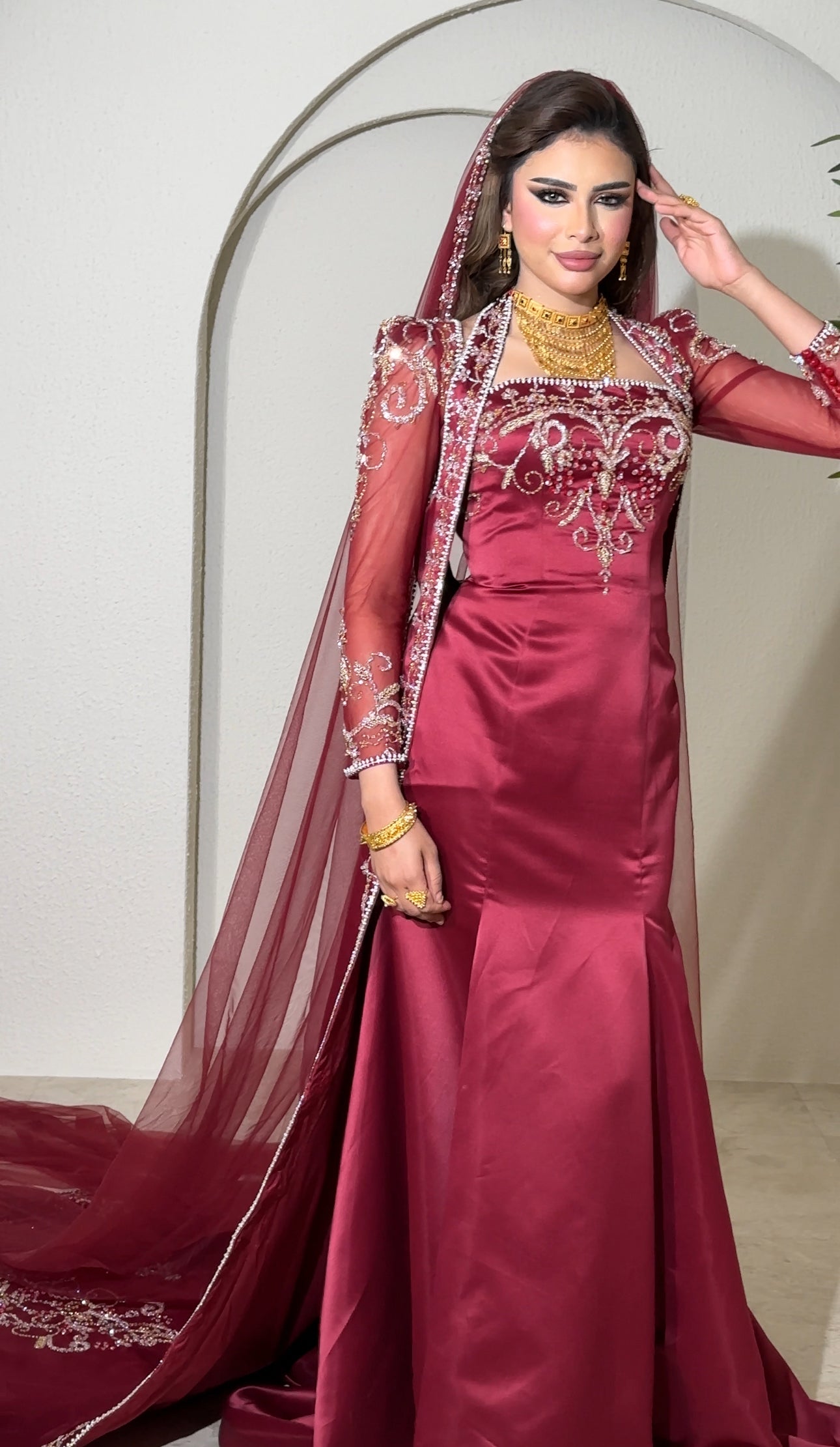 Maroon fishtail henna dress with veil فستان ملكة ماروني مع طرحة