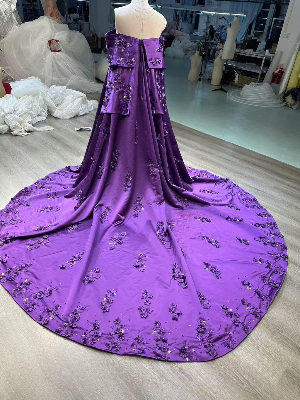 Dark purple malka dress with good beading and veil فستان ملكة بنفسجي غامق