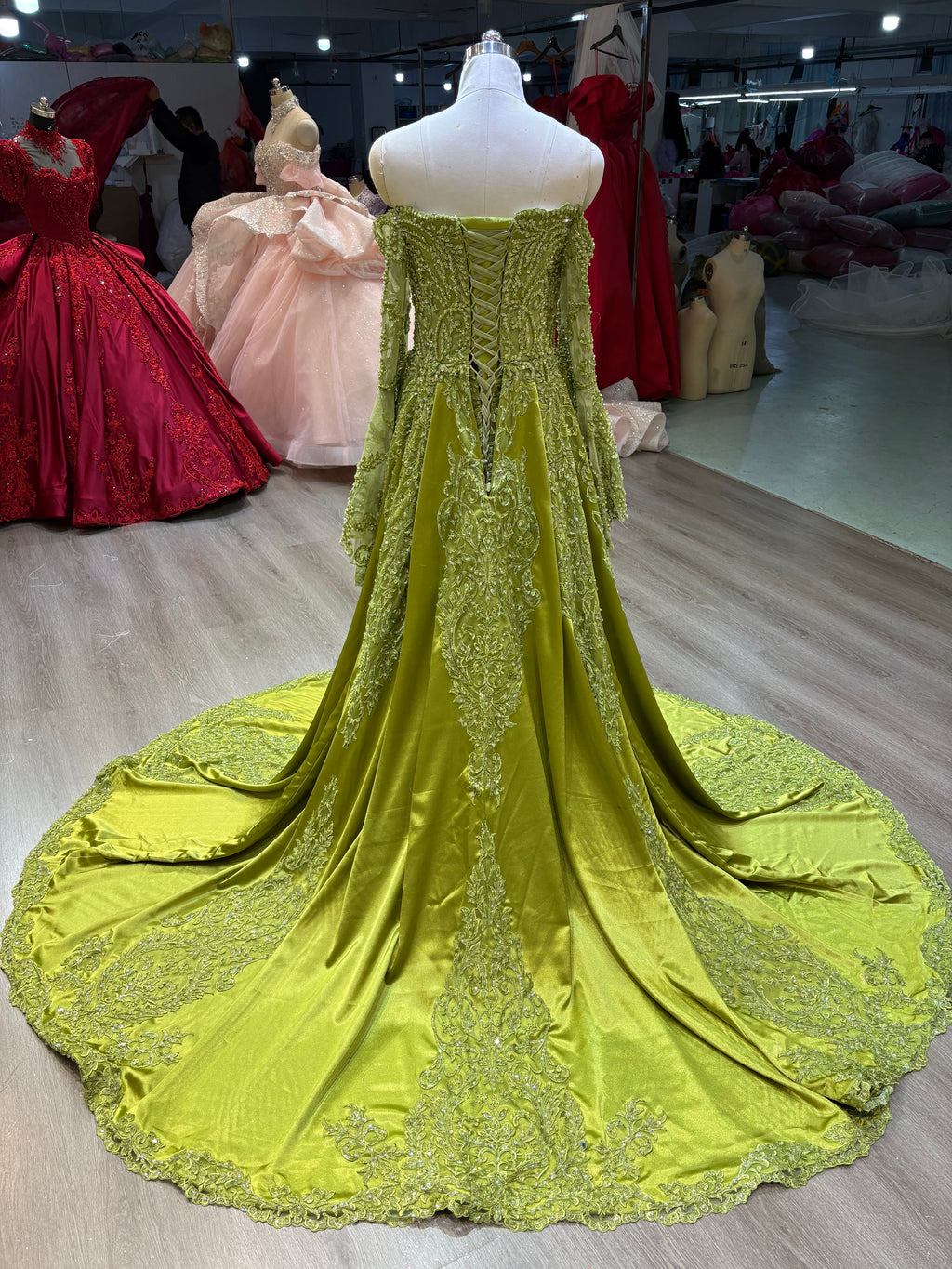 Green henna dress with veil فستان حنه مع طرحة