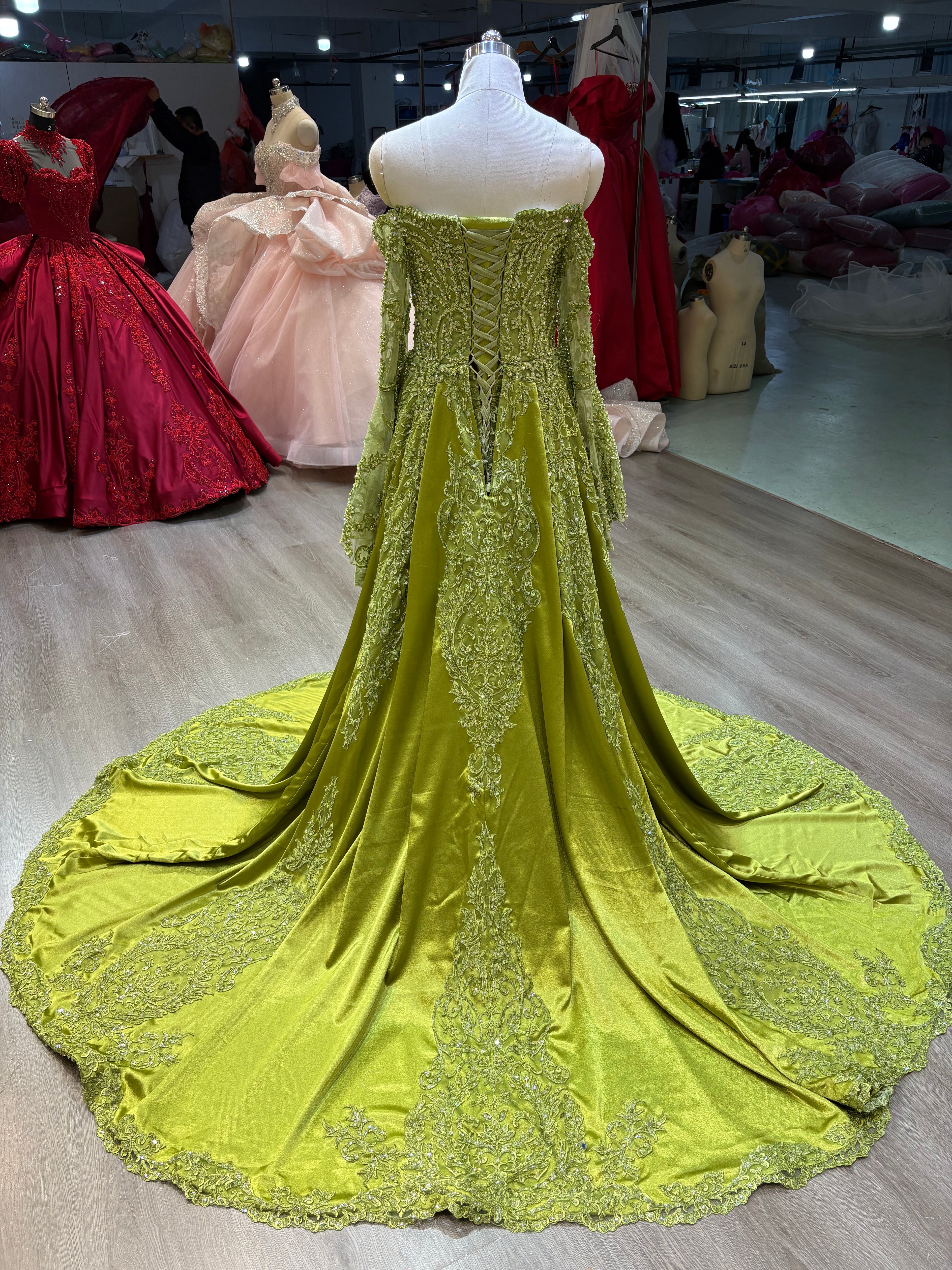 Green henna dress with veil فستان حنه مع طرحة