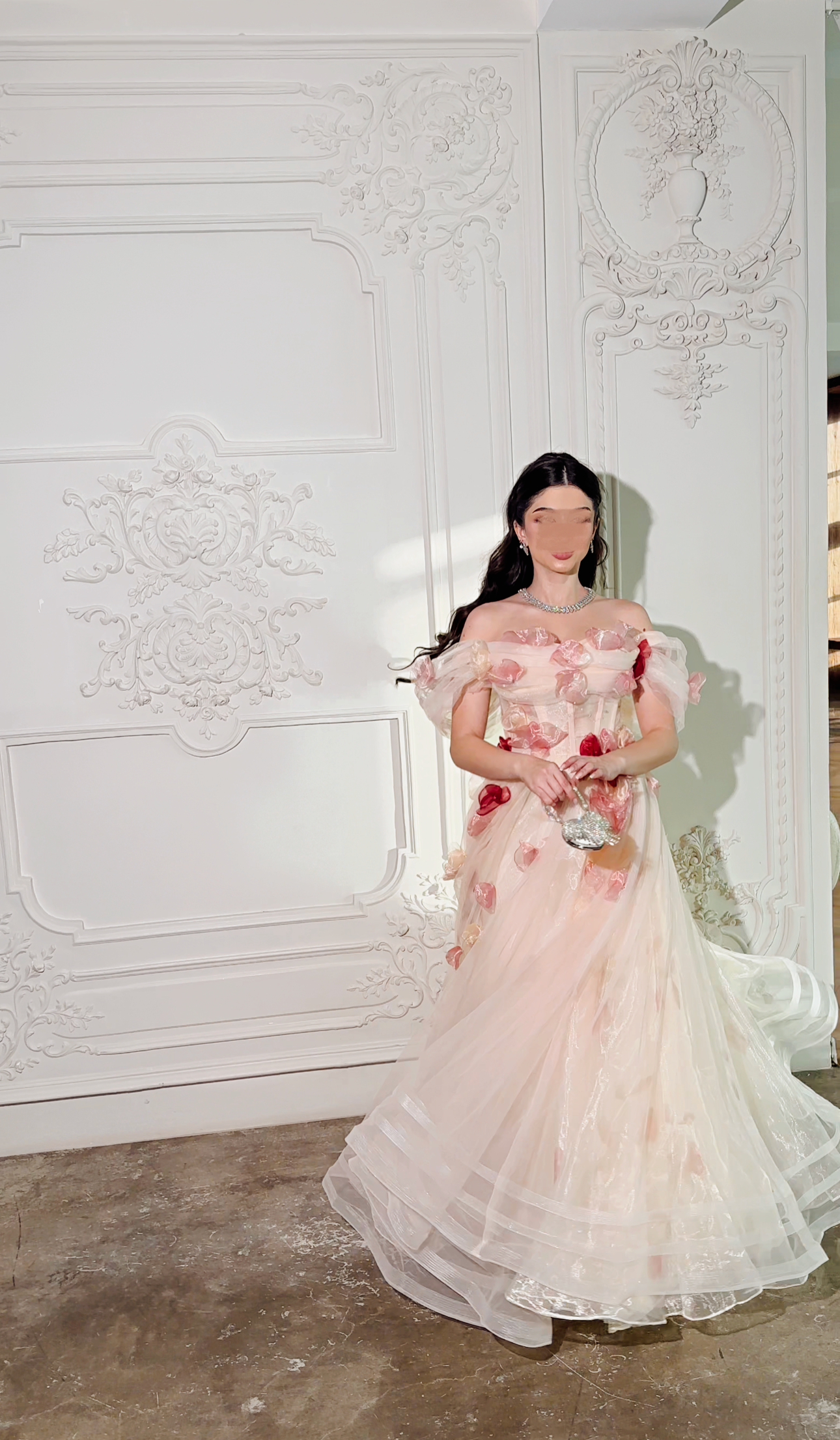 Off-shoulder red flower dress فستان اوف شولدر مع ورود حمراء