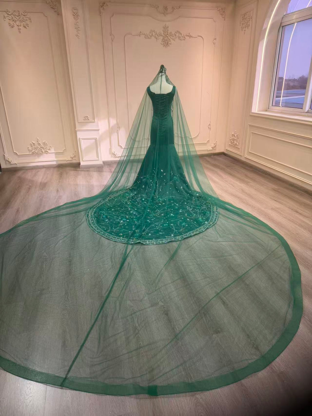 Green malka hand embroidered dress with veil فستان  خطوبة بالشك اليدوي مع طرحة