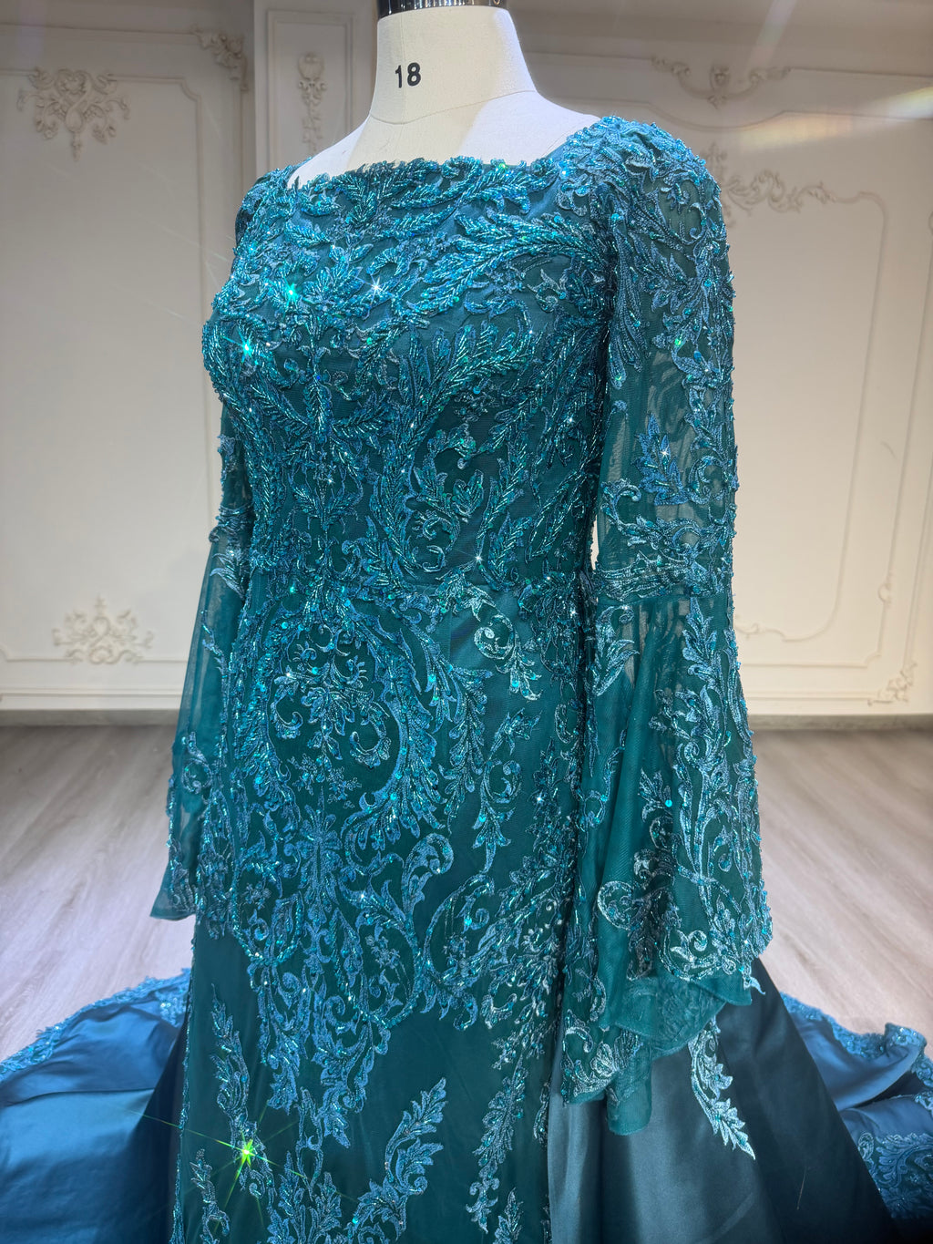 Turquoise dress with veil فستان فيروزي مع طرحة