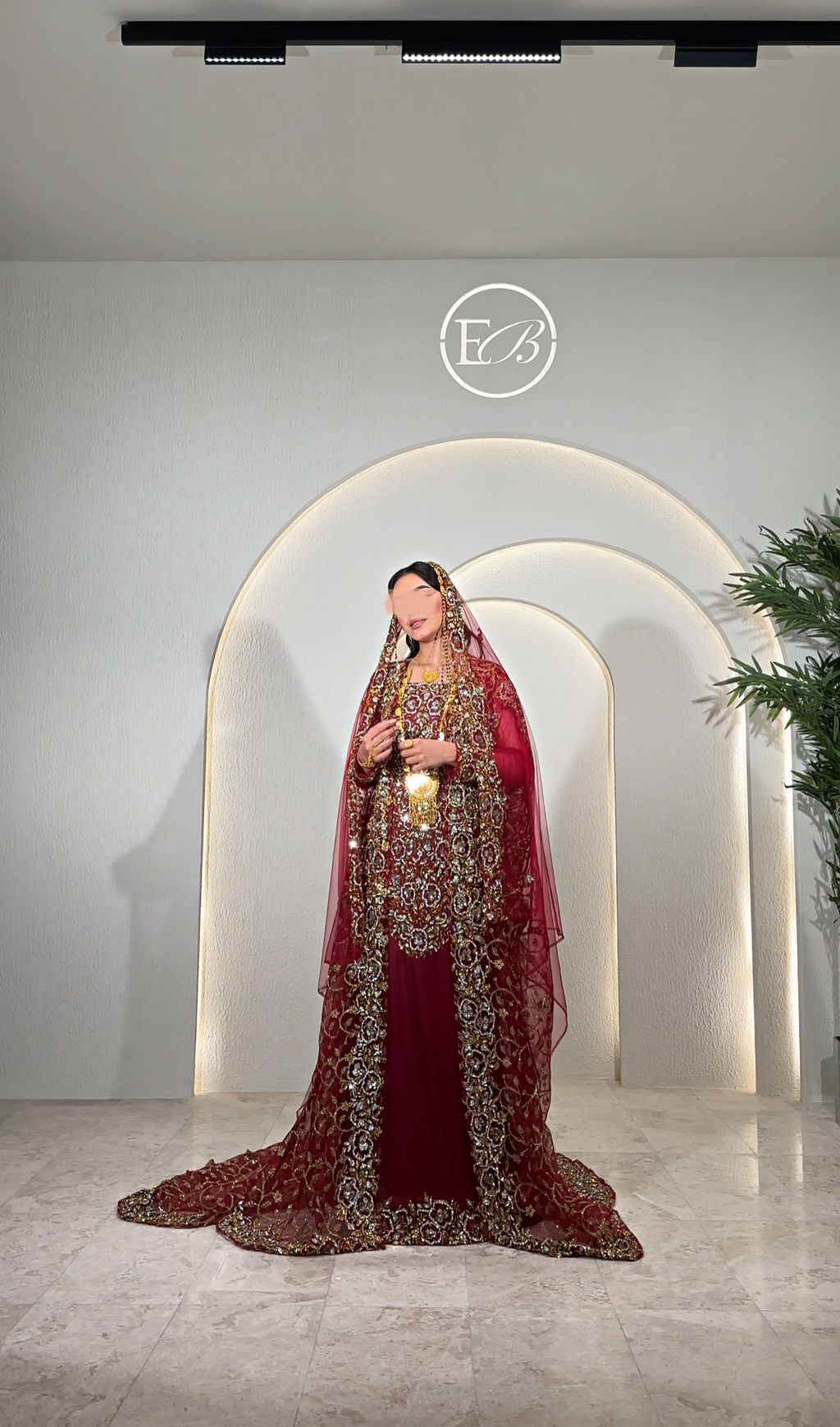 Malka dress maroon with gold three piece ٣ قطع فستان ملكة ماروني