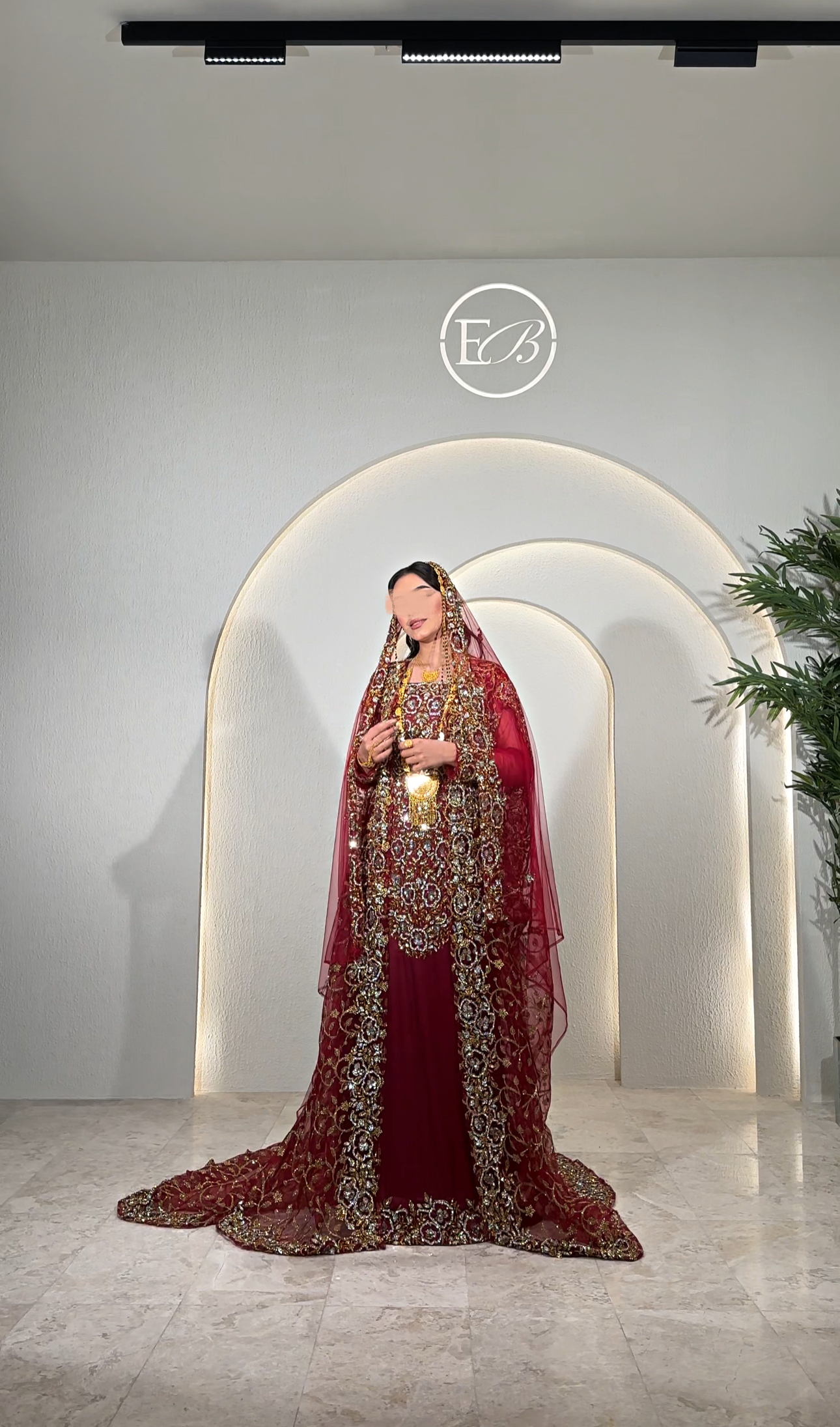 Malka dress maroon with gold three piece ٣ قطع فستان ملكة ماروني