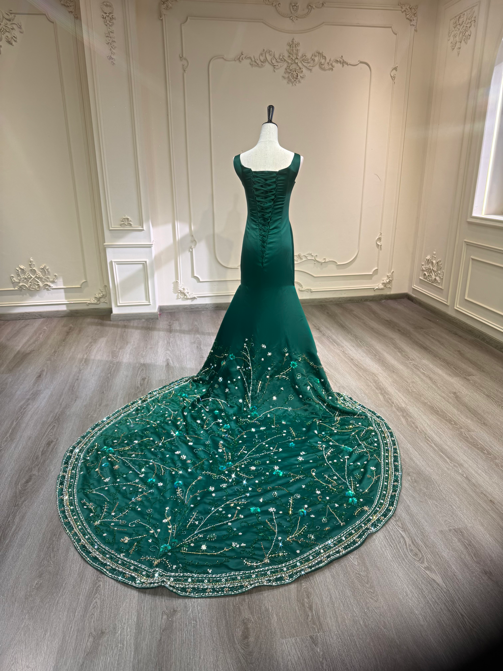 Green malka hand embroidered dress with veil فستان  خطوبة بالشك اليدوي مع طرحة