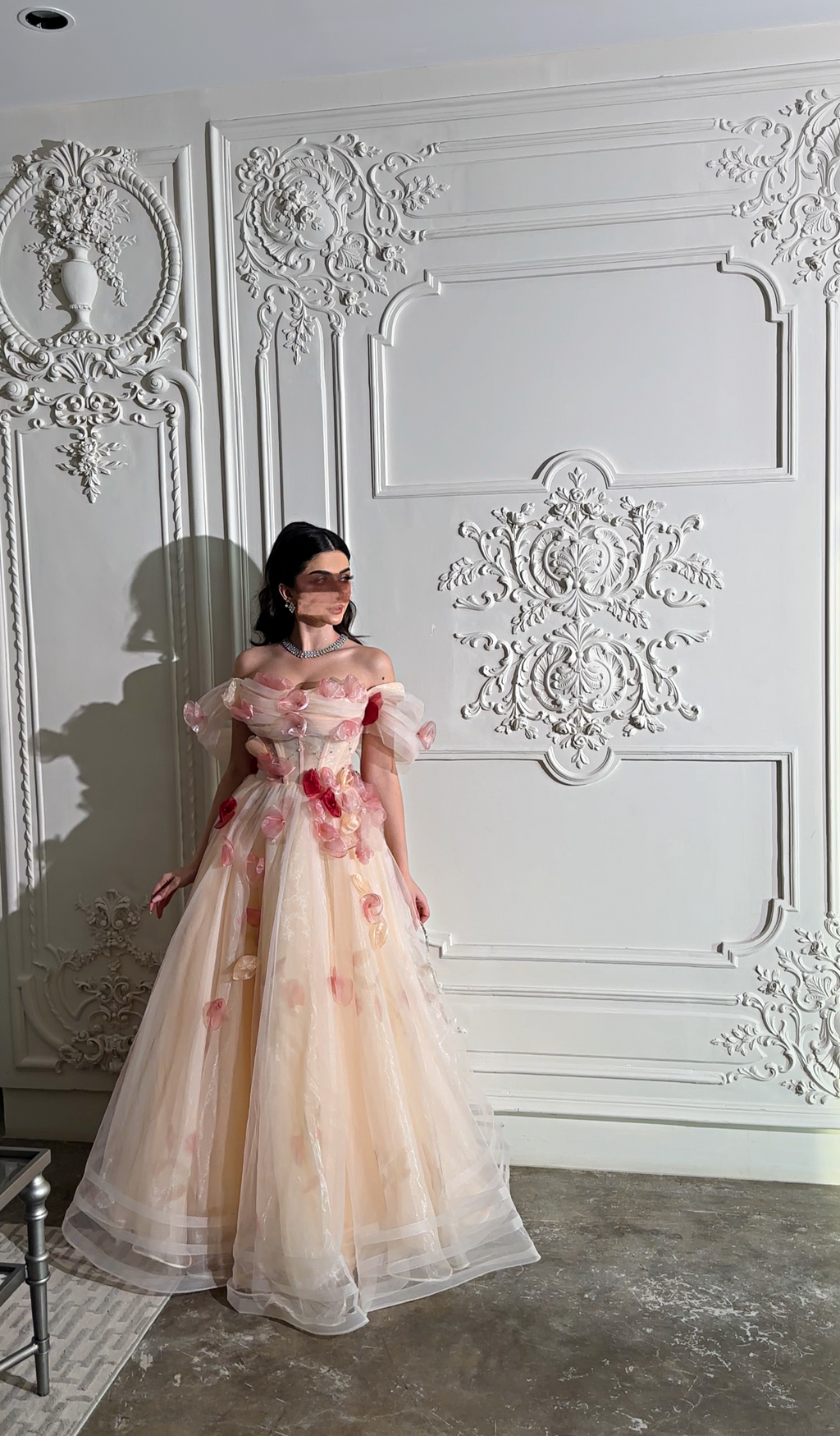Off-shoulder red flower dress فستان اوف شولدر مع ورود حمراء