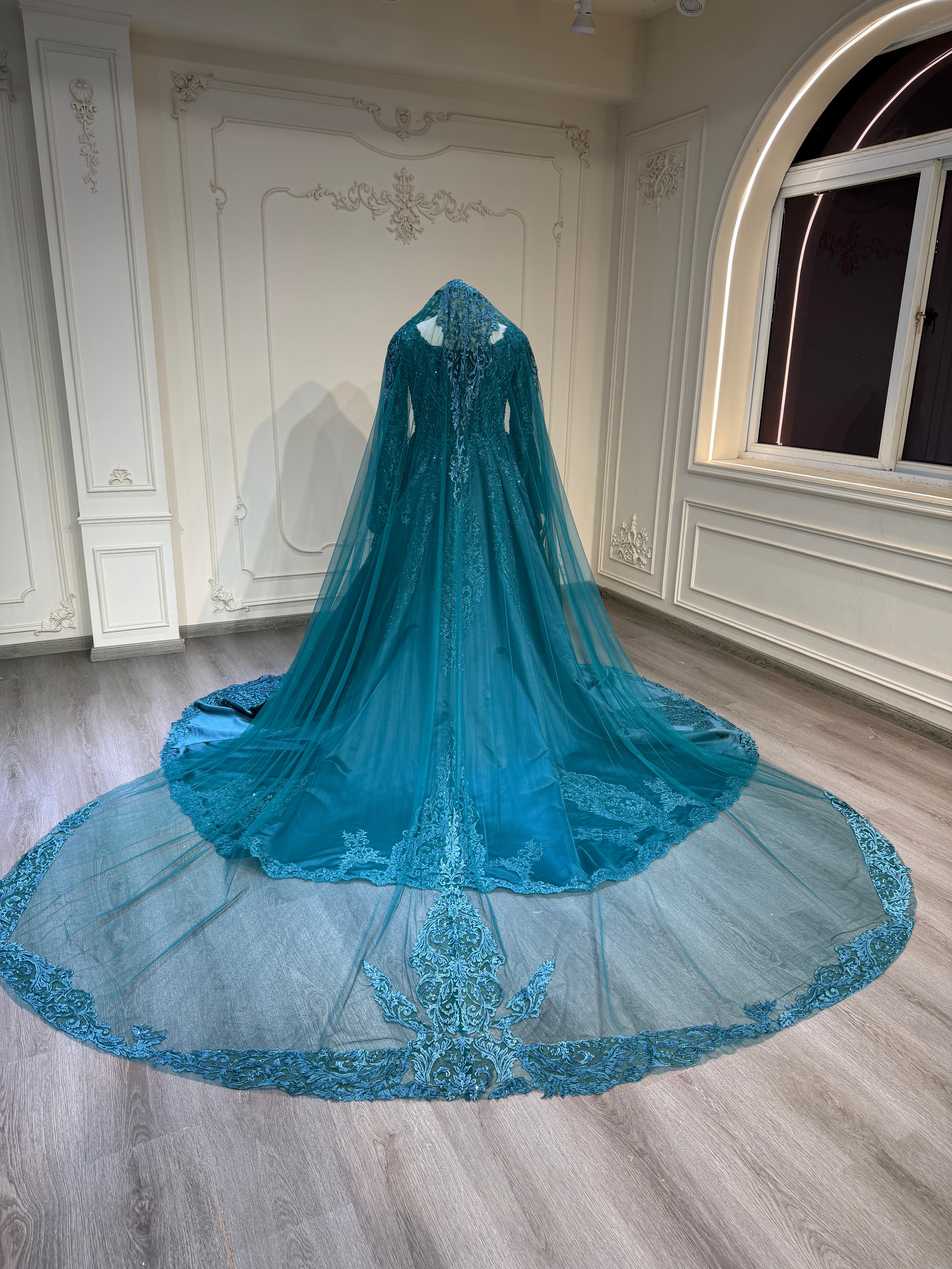 Turquoise dress with veil فستان فيروزي مع طرحة