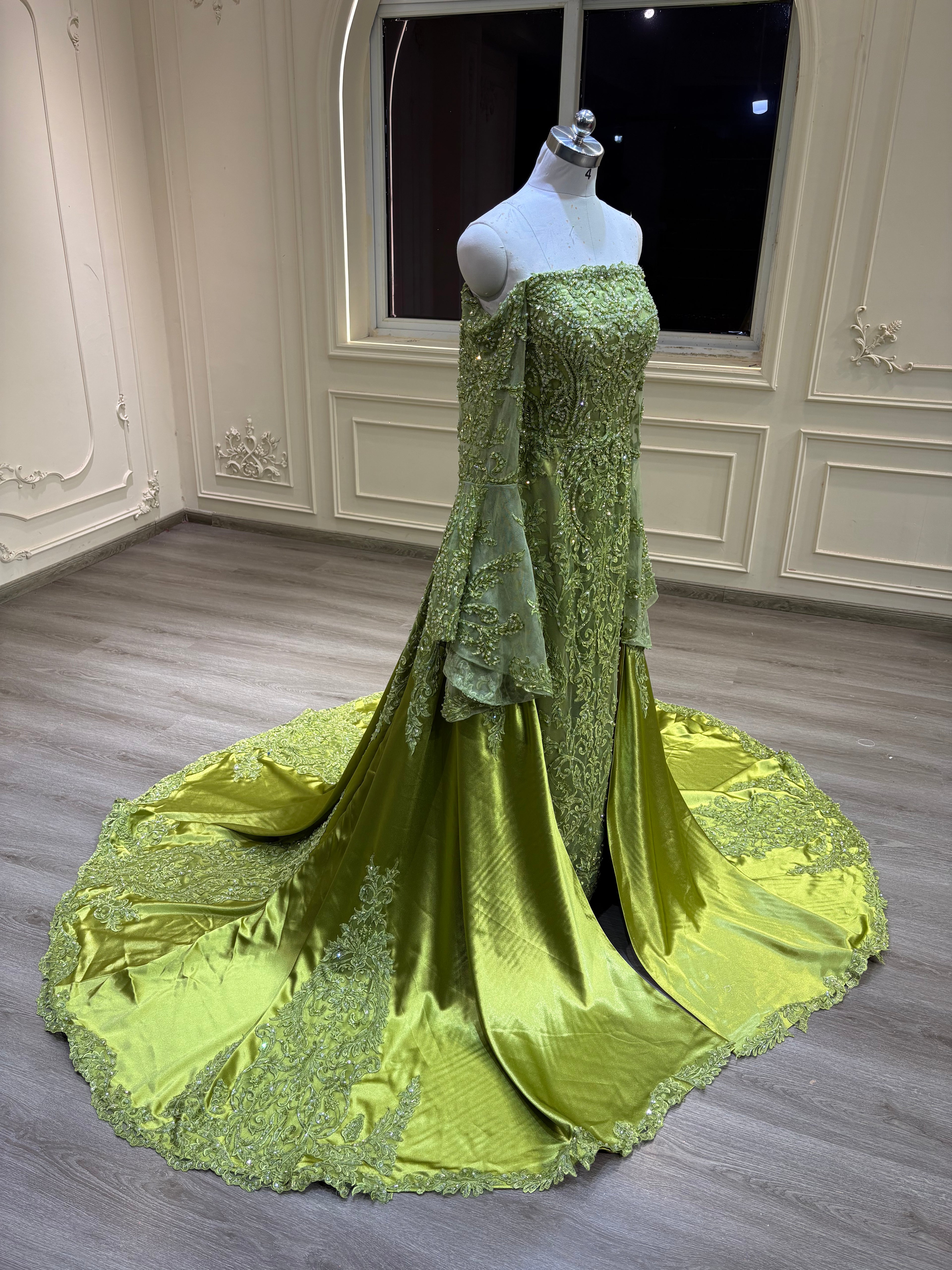 Green henna dress with veil فستان حنه مع طرحة