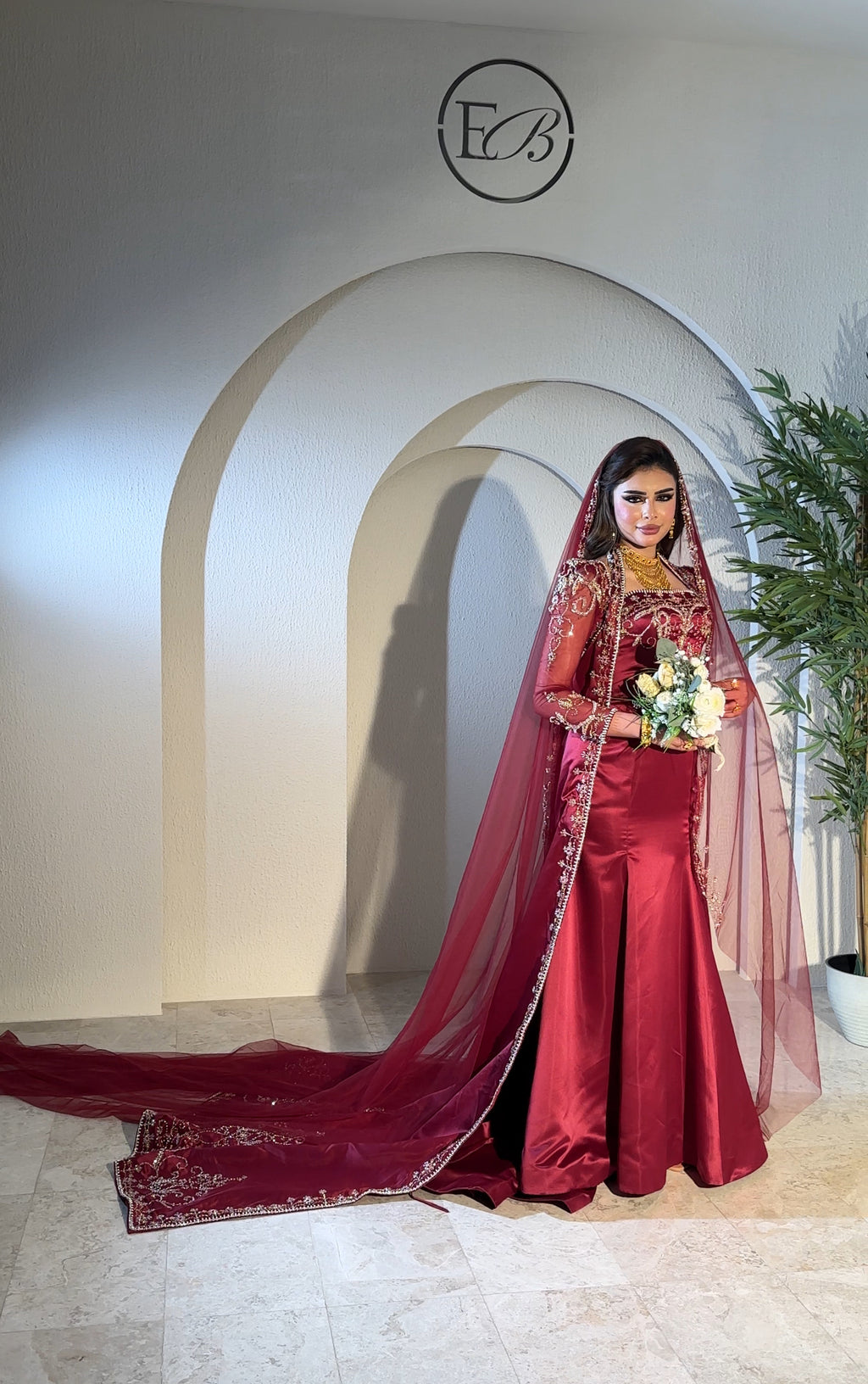 Maroon fishtail henna dress with veil فستان ملكة ماروني مع طرحة