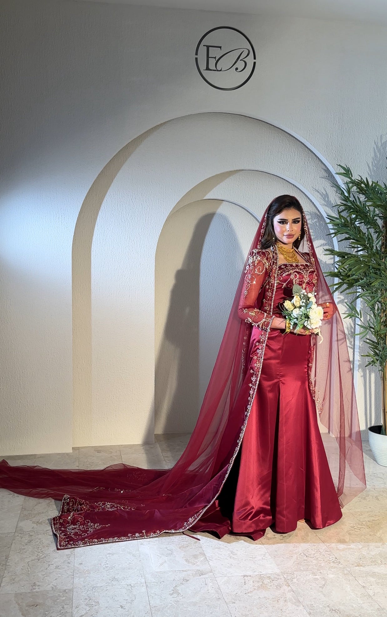 Maroon fishtail henna dress with veil فستان ملكة ماروني مع طرحة