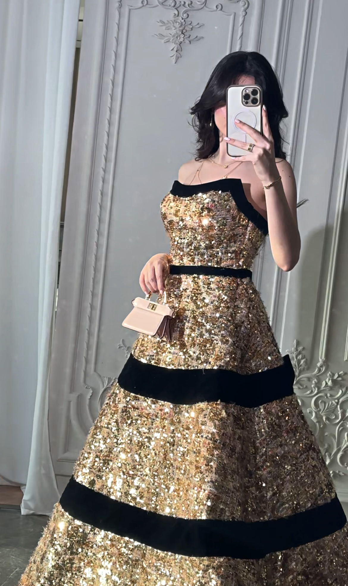 Gold & velvet black ذهبي و اسود مخملي