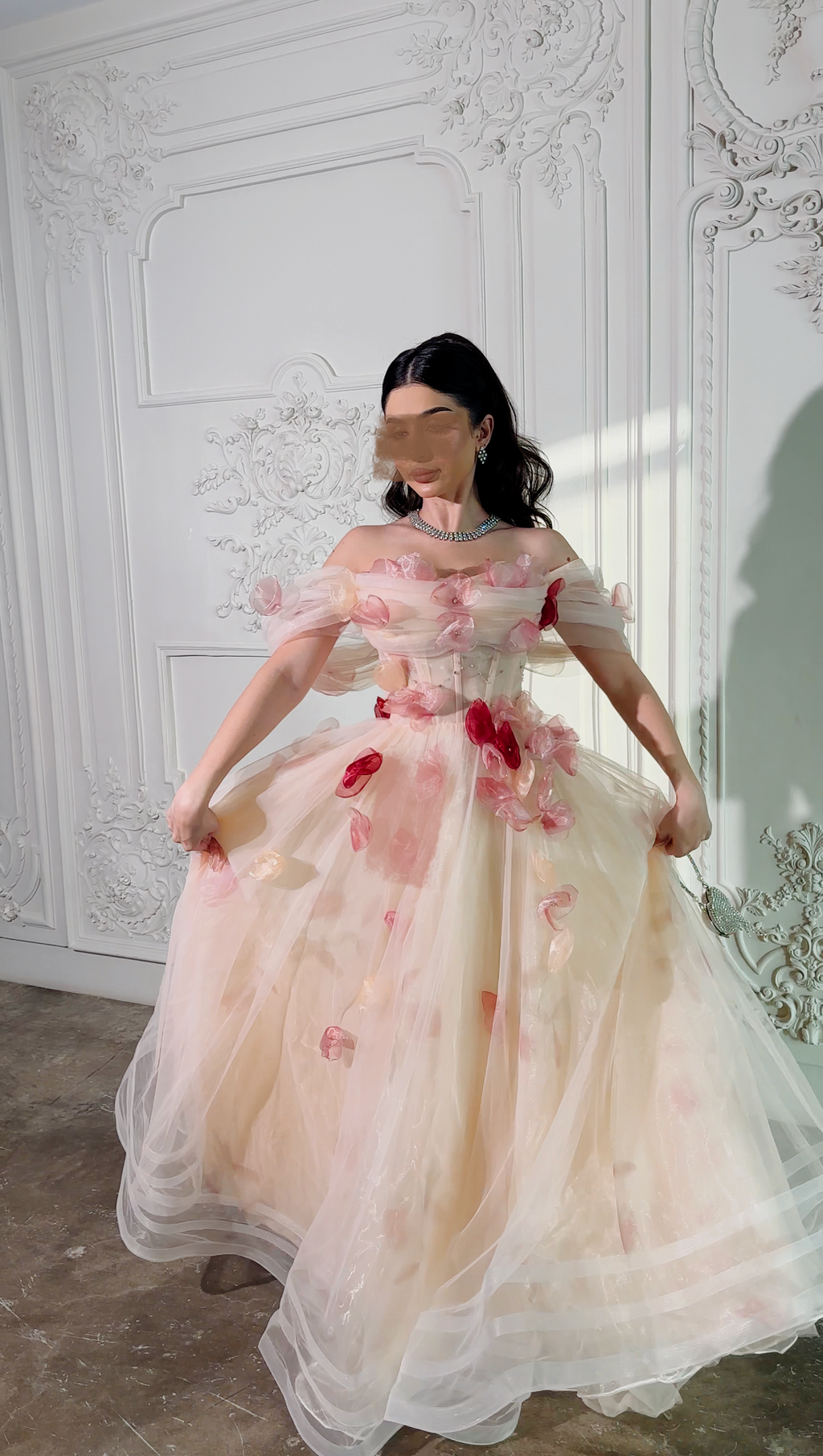 Off-shoulder red flower dress فستان اوف شولدر مع ورود حمراء