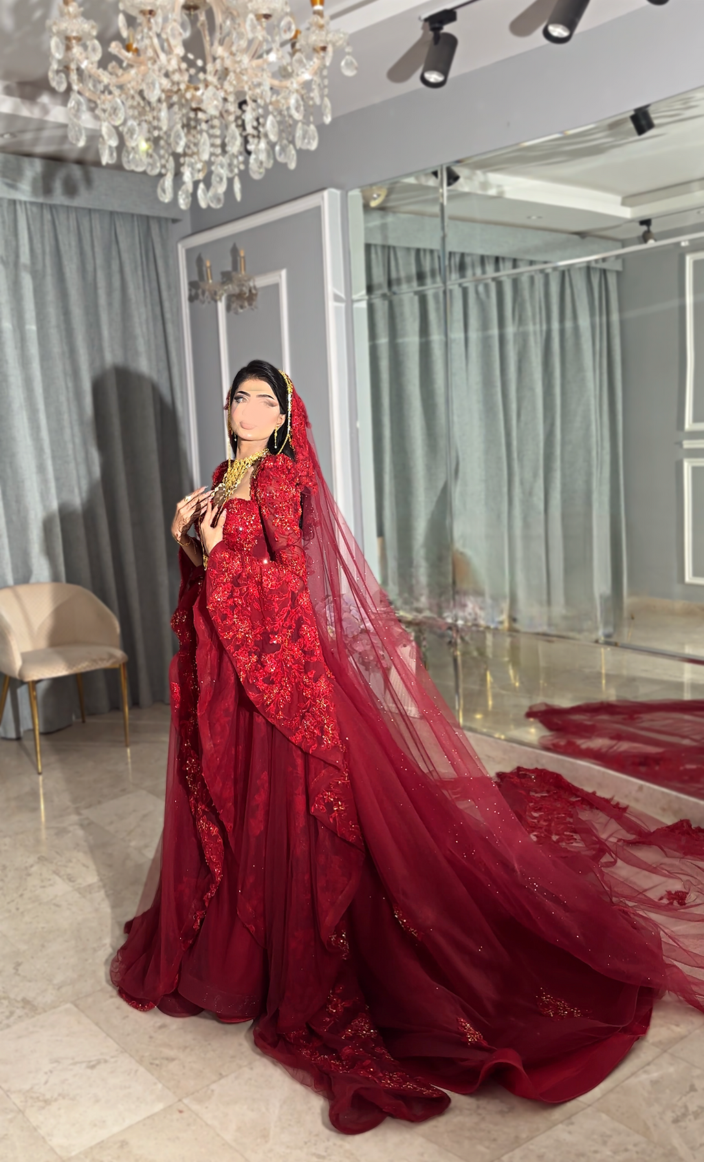 Malka red flounce sleeves sweetheart neckline فستان ملكة بأكمام طويلة و طرحة