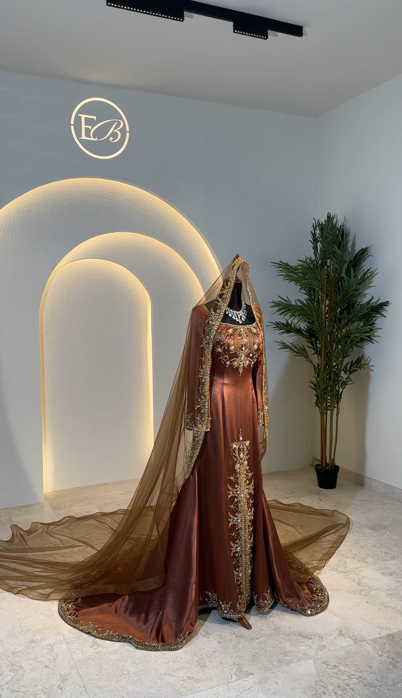 Brown malka hand beaded dress with veil فستان ملكة بني مع ذيل و طرحة