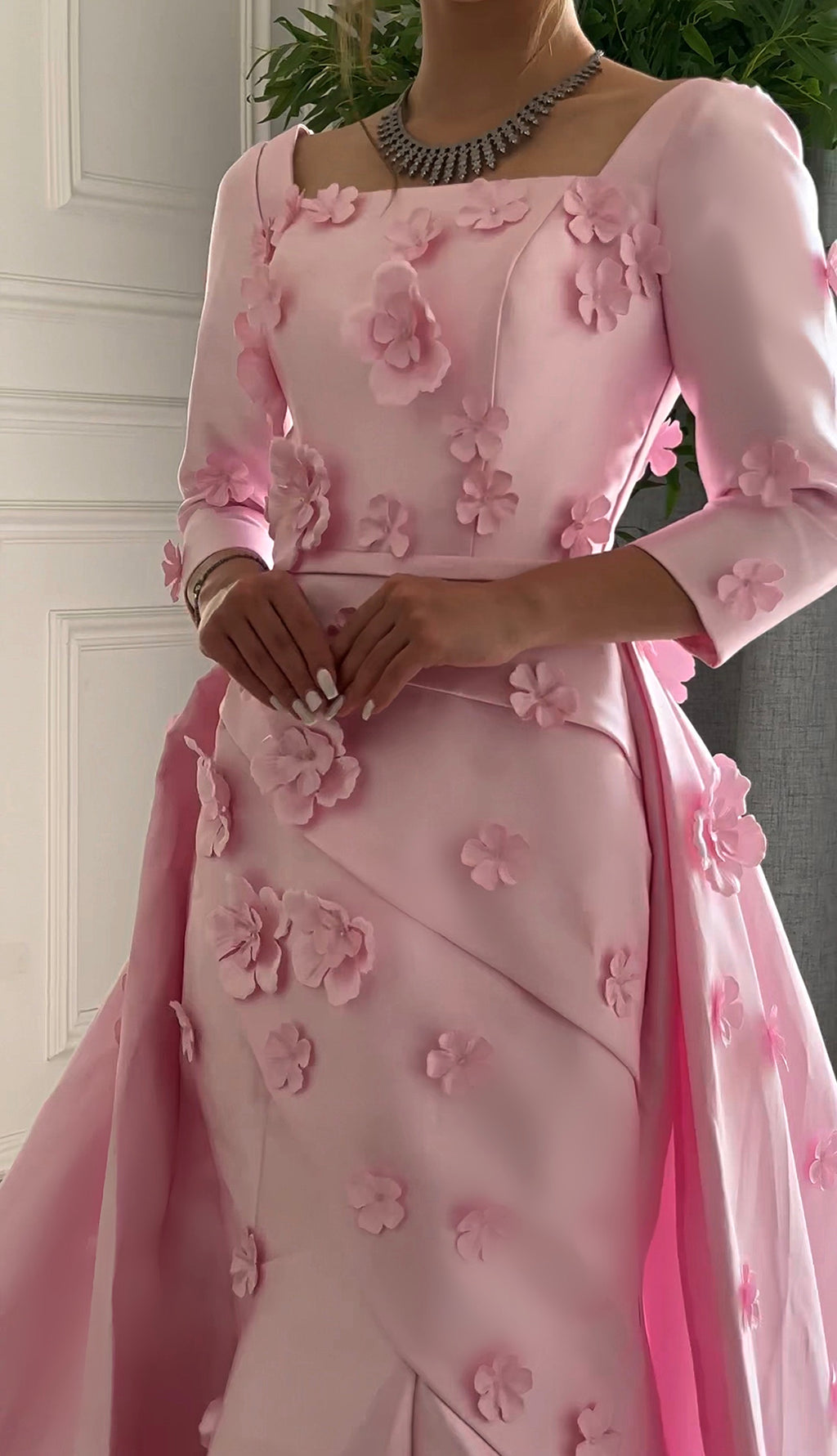 Pink flower removable fishtail dress فستان زهري مورد مع ذيل