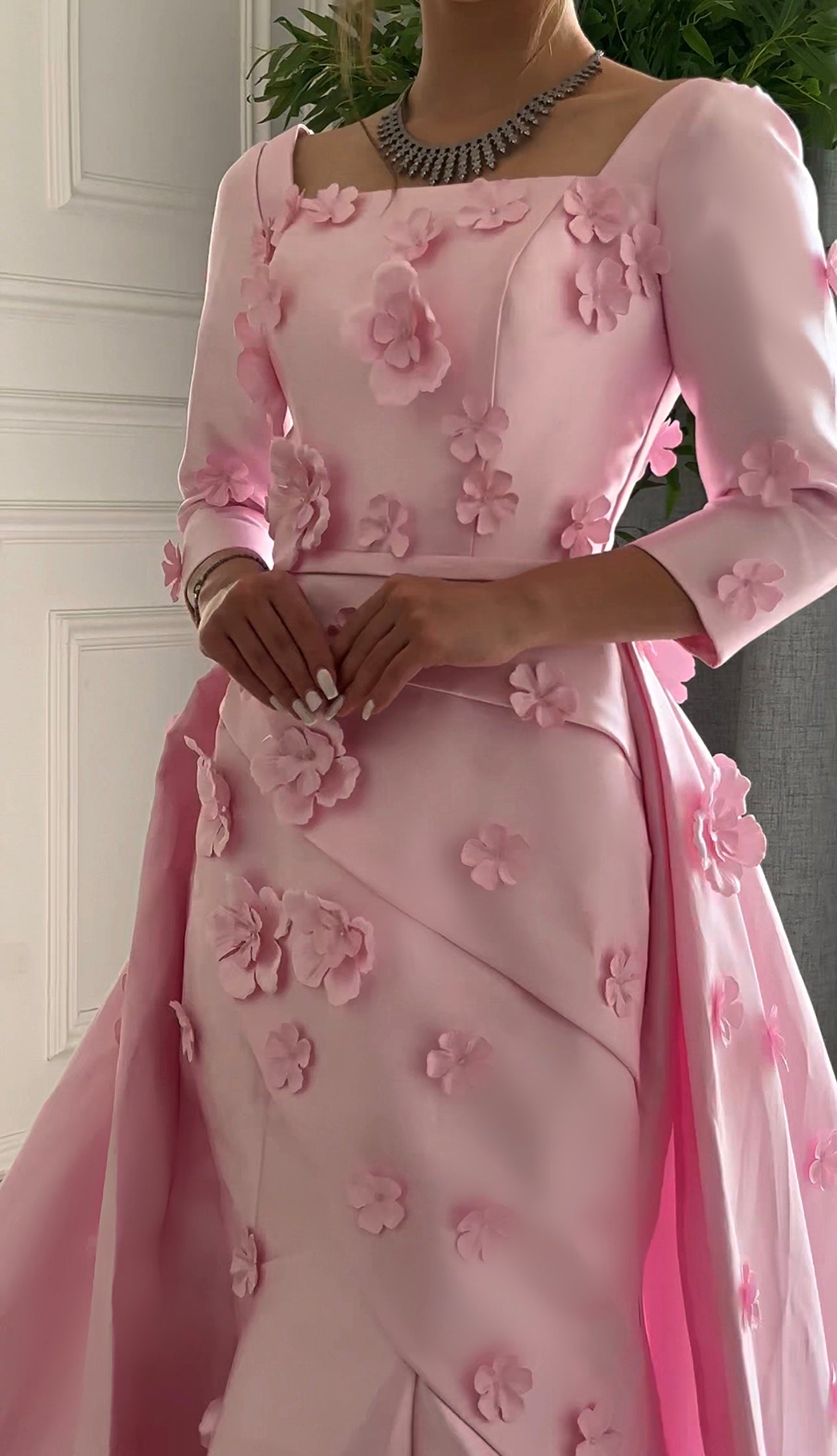 Pink flower removable fishtail dress فستان زهري مورد مع ذيل
