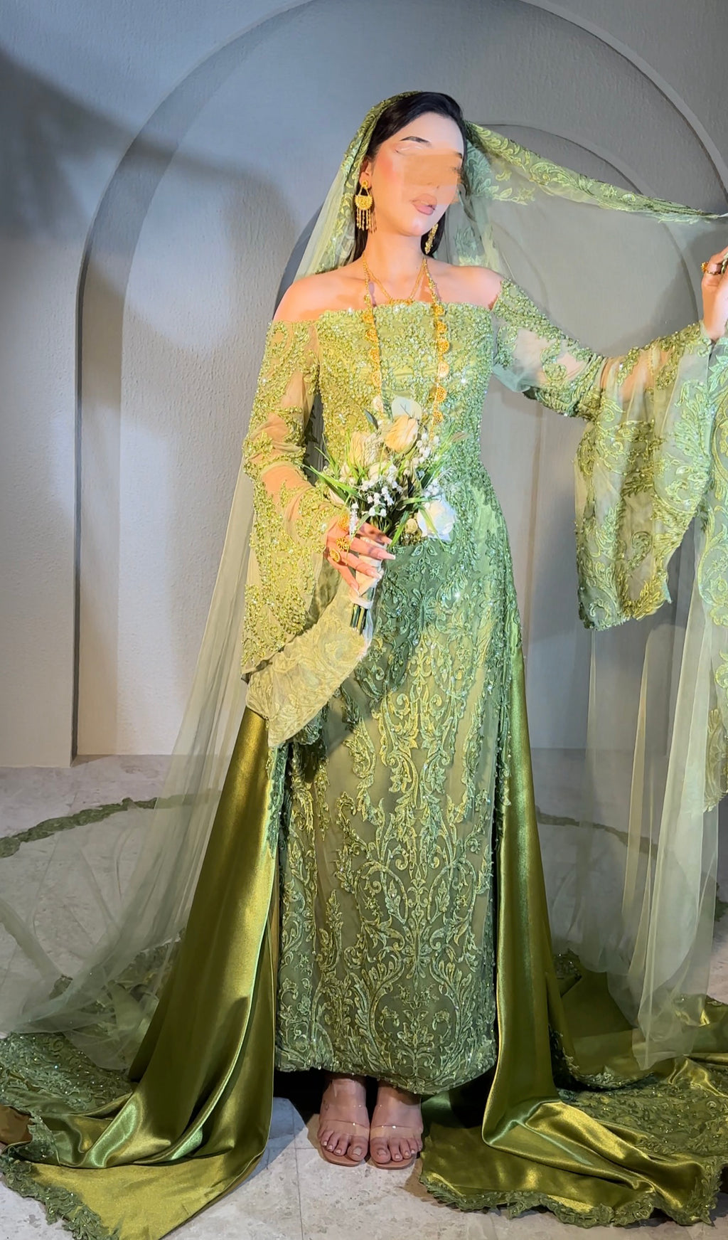 Green henna dress with veil فستان حنه مع طرحة