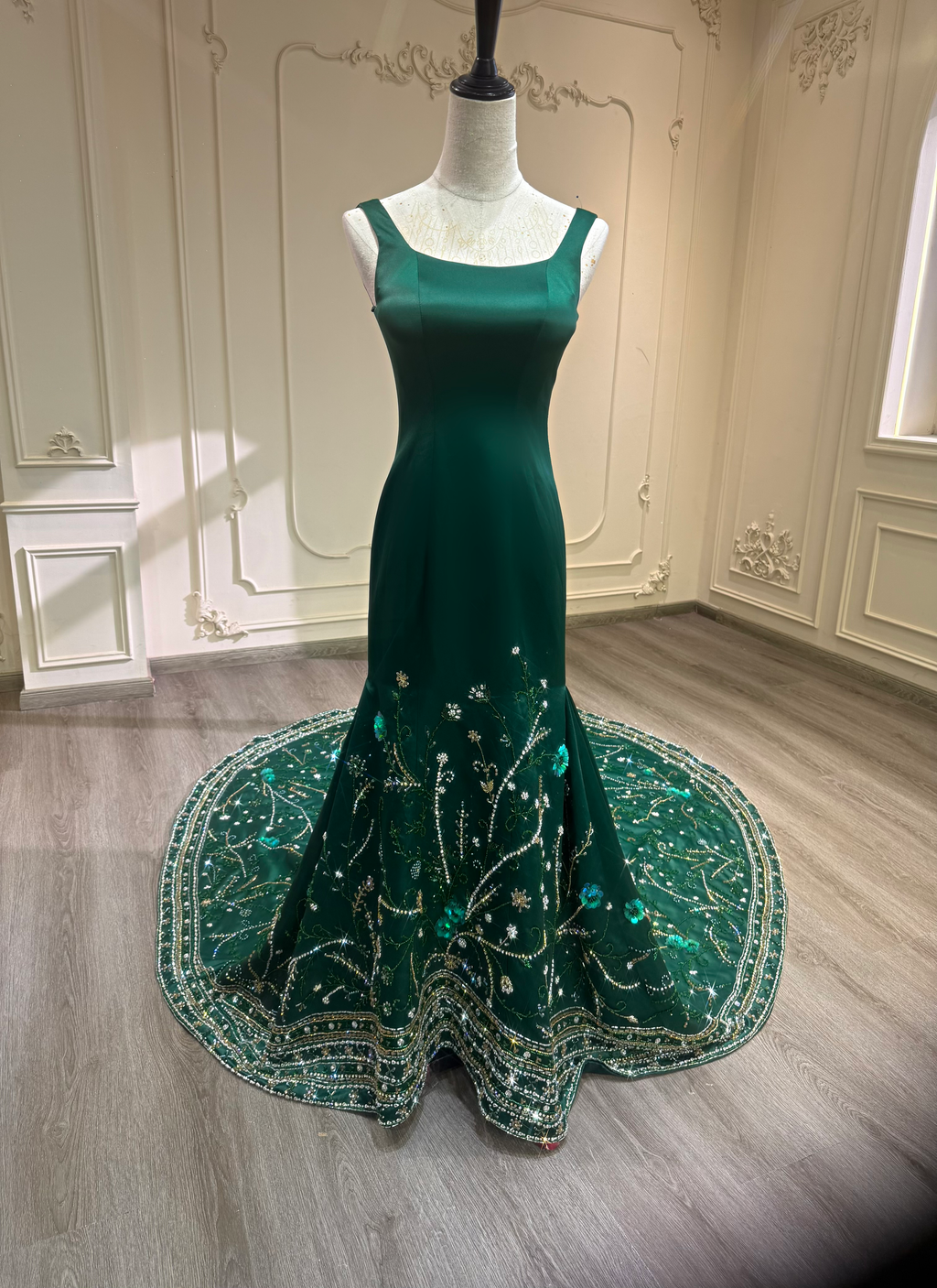 Green malka hand embroidered dress with veil فستان  خطوبة بالشك اليدوي مع طرحة