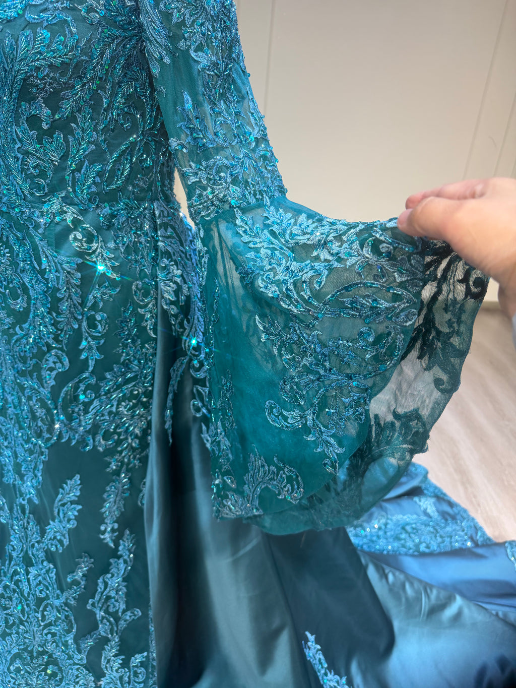 Turquoise dress with veil فستان فيروزي مع طرحة