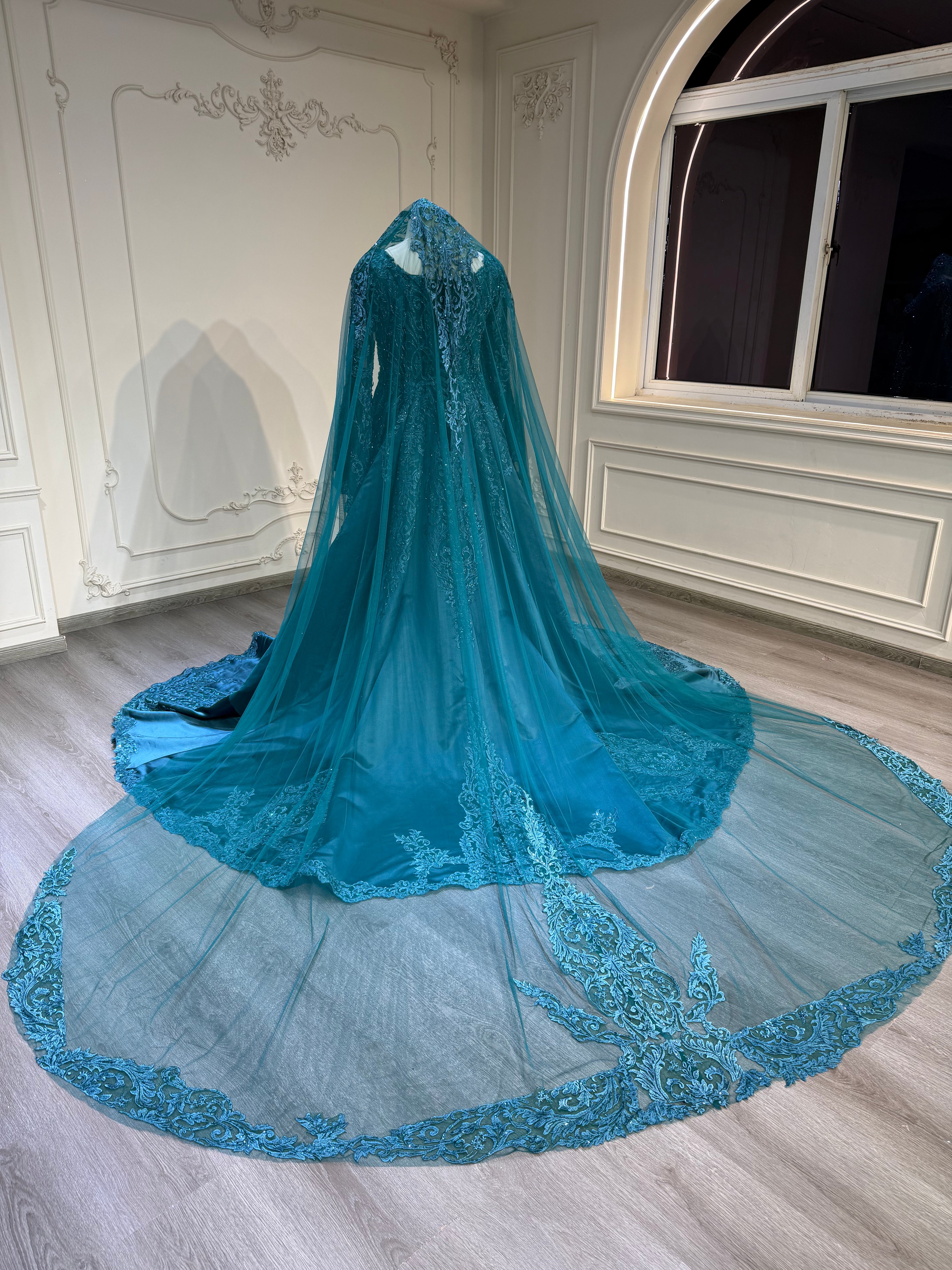 Turquoise dress with veil فستان فيروزي مع طرحة