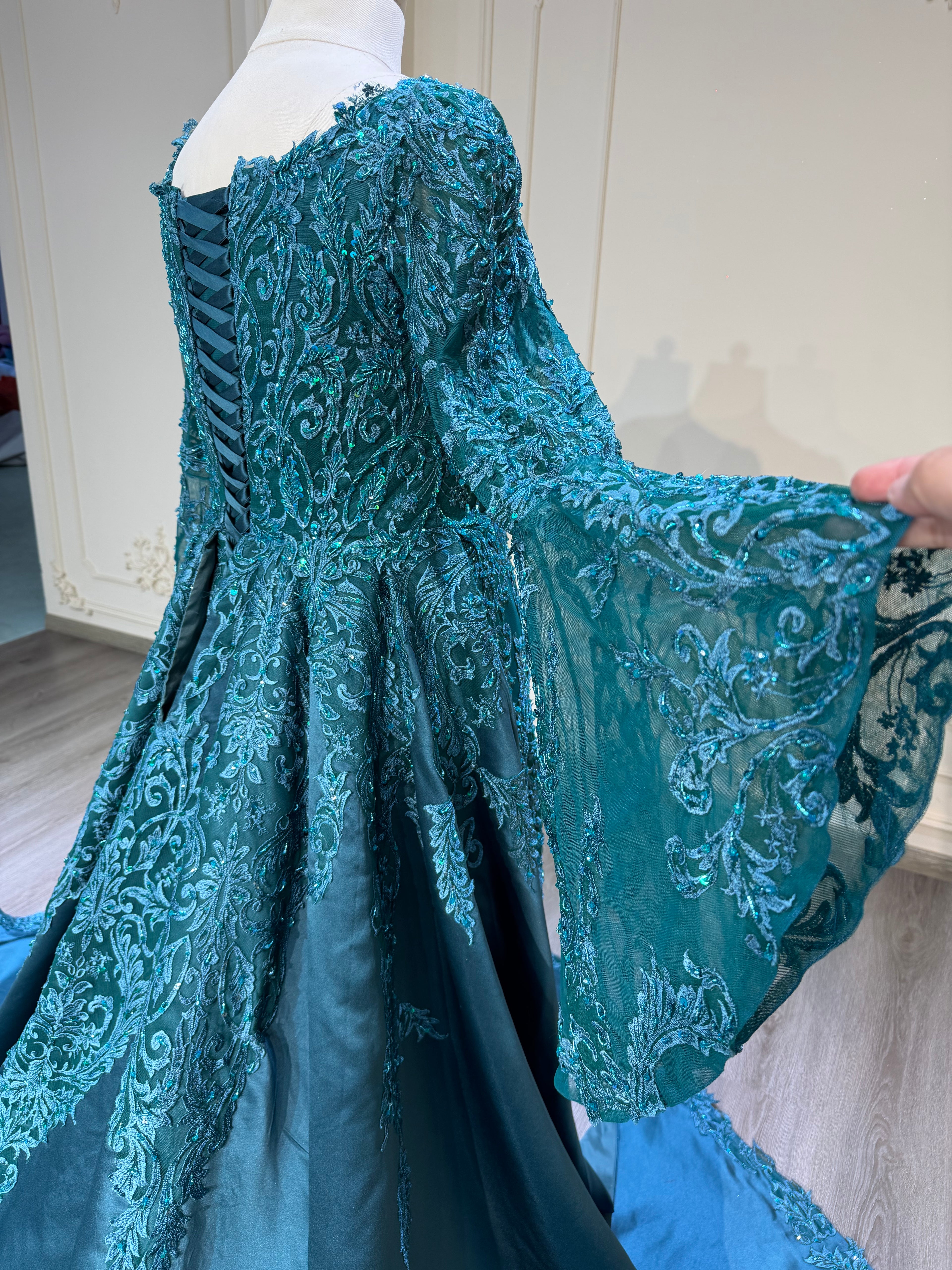 Turquoise dress with veil فستان فيروزي مع طرحة