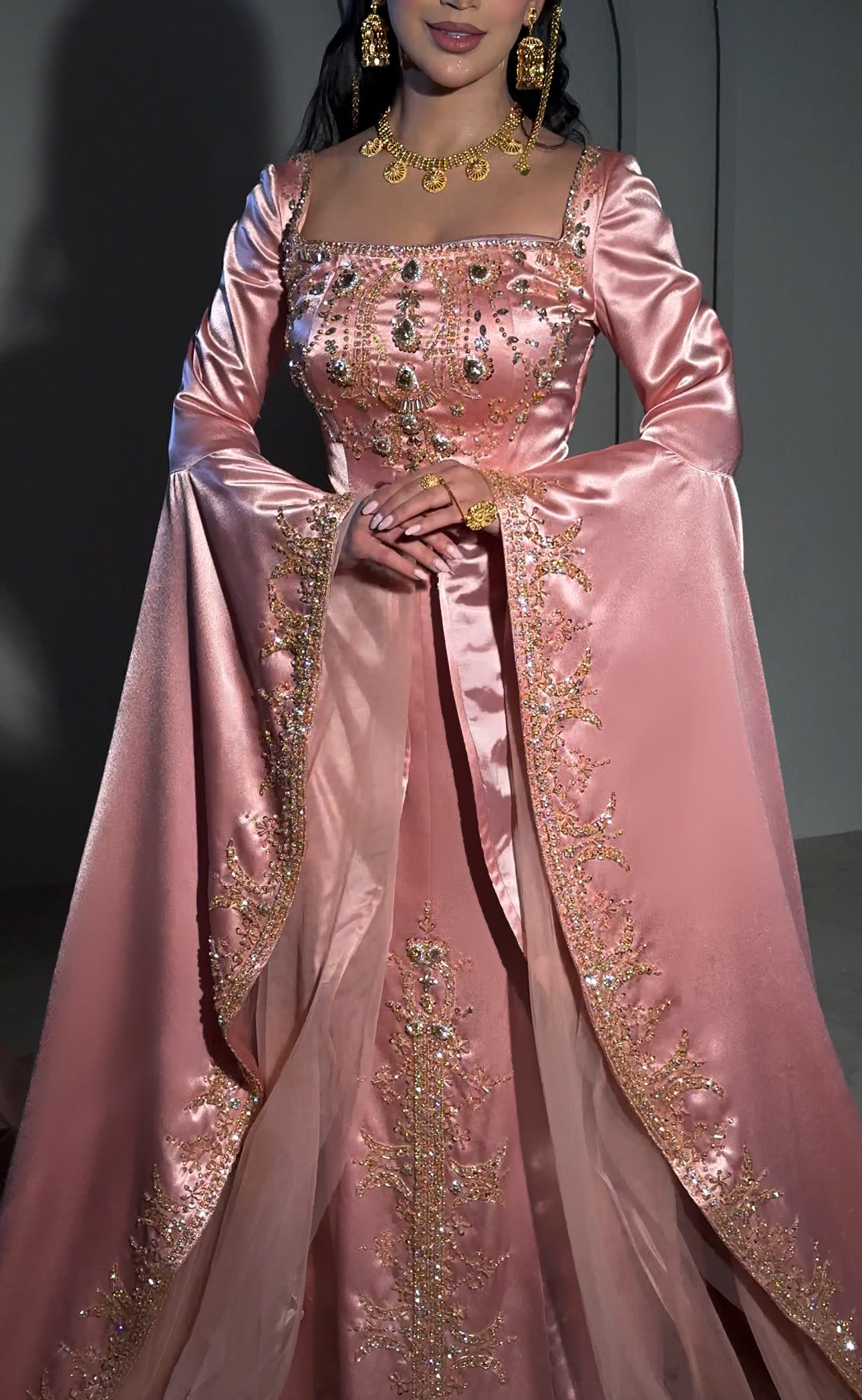 Pink henna handmade dress with veil فستان حنه وردي مع طرحة