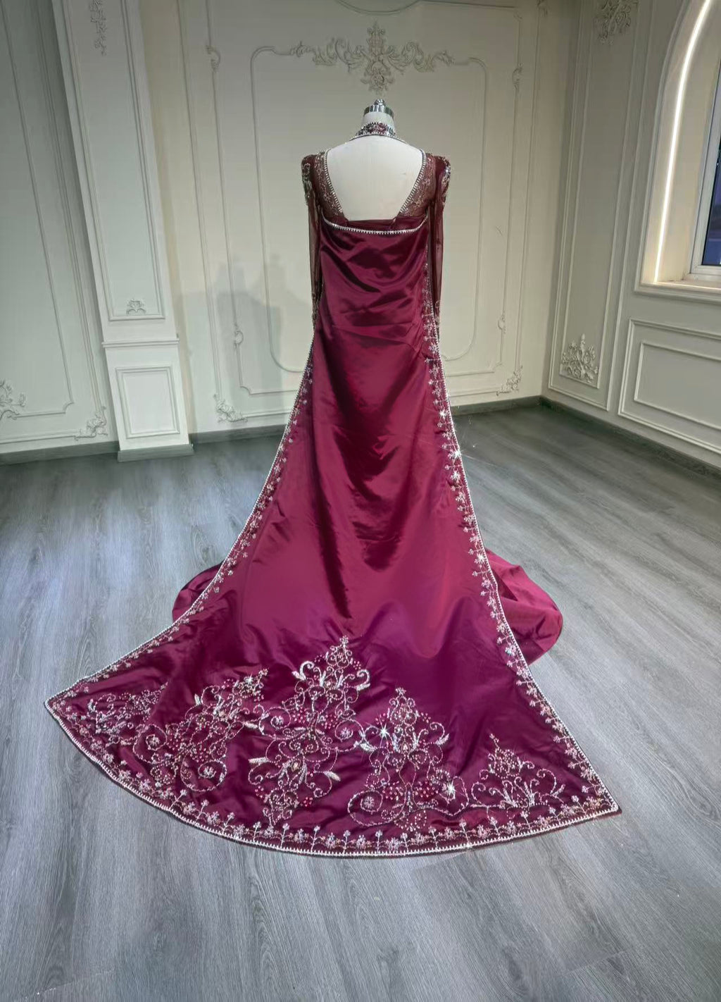 Maroon fishtail henna dress with veil فستان ملكة ماروني مع طرحة