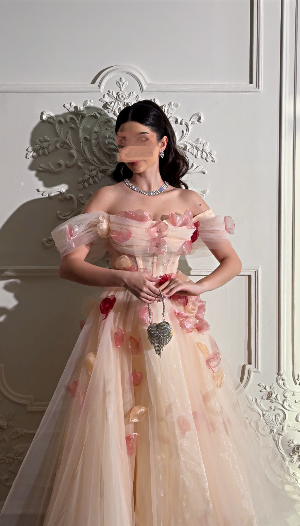 Off-shoulder red flower dress فستان اوف شولدر مع ورود حمراء