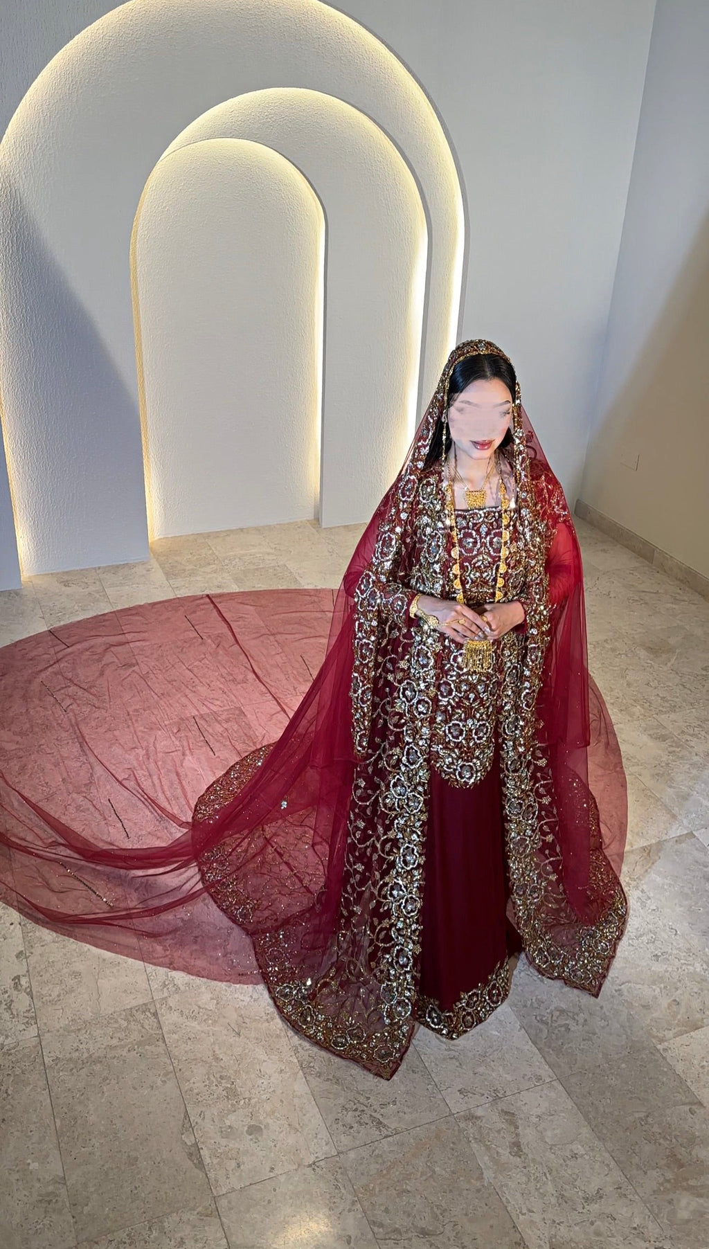 Malka dress maroon with gold three piece ٣ قطع فستان ملكة ماروني