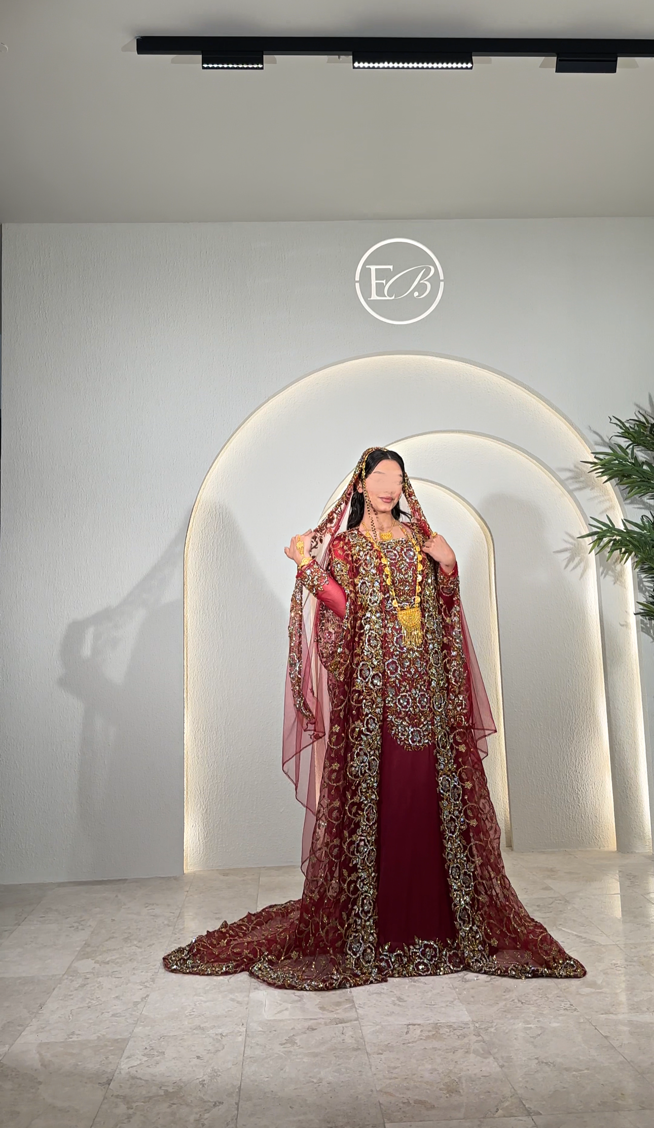 Malka dress maroon with gold three piece ٣ قطع فستان ملكة ماروني