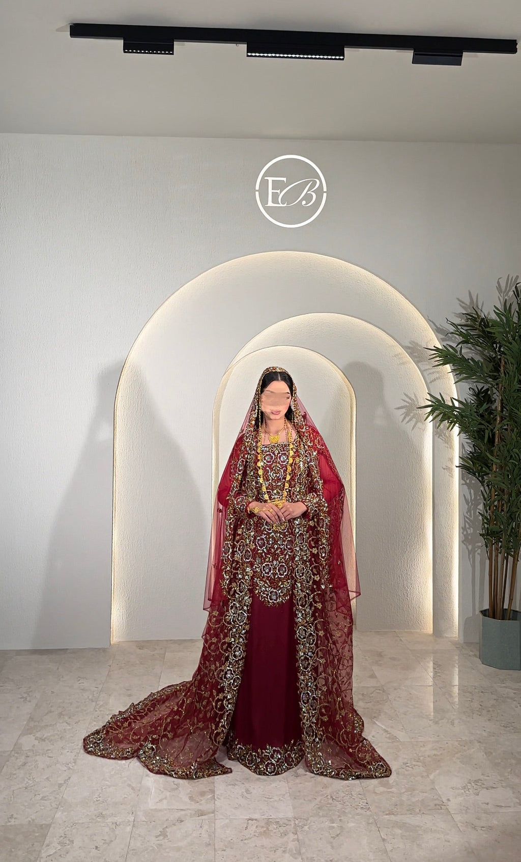 Malka dress maroon with gold three piece ٣ قطع فستان ملكة ماروني