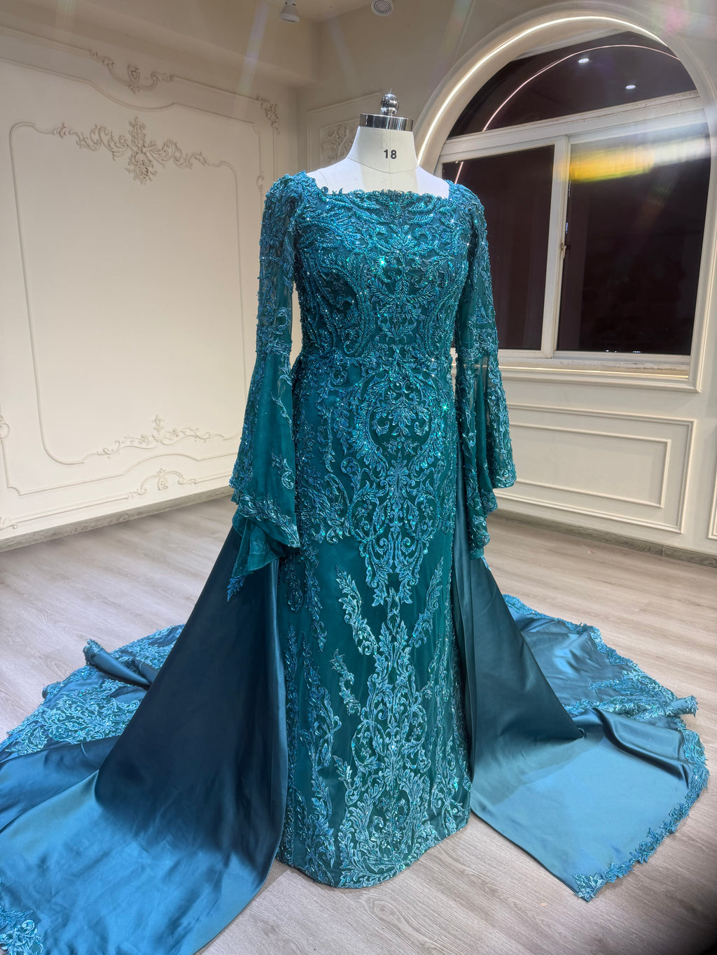 Turquoise dress with veil فستان فيروزي مع طرحة