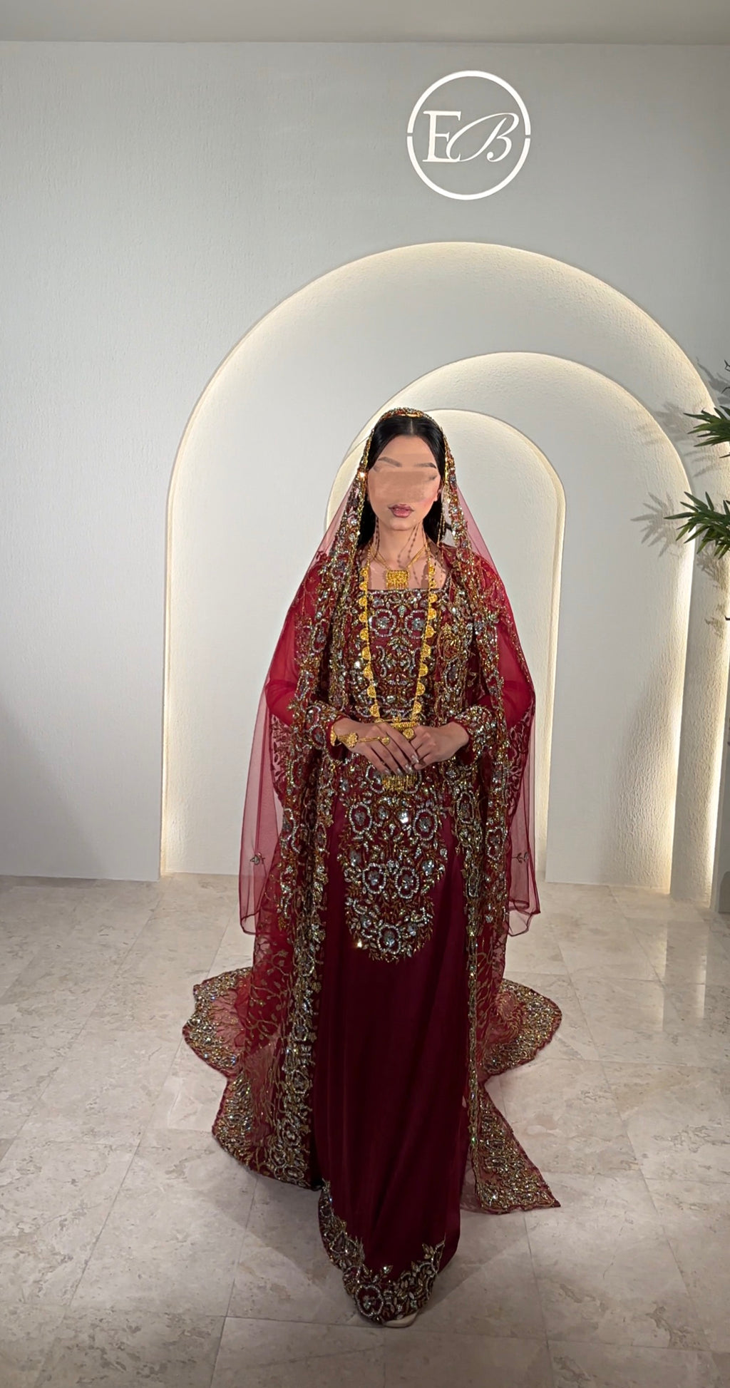 Malka dress maroon with gold three piece ٣ قطع فستان ملكة ماروني