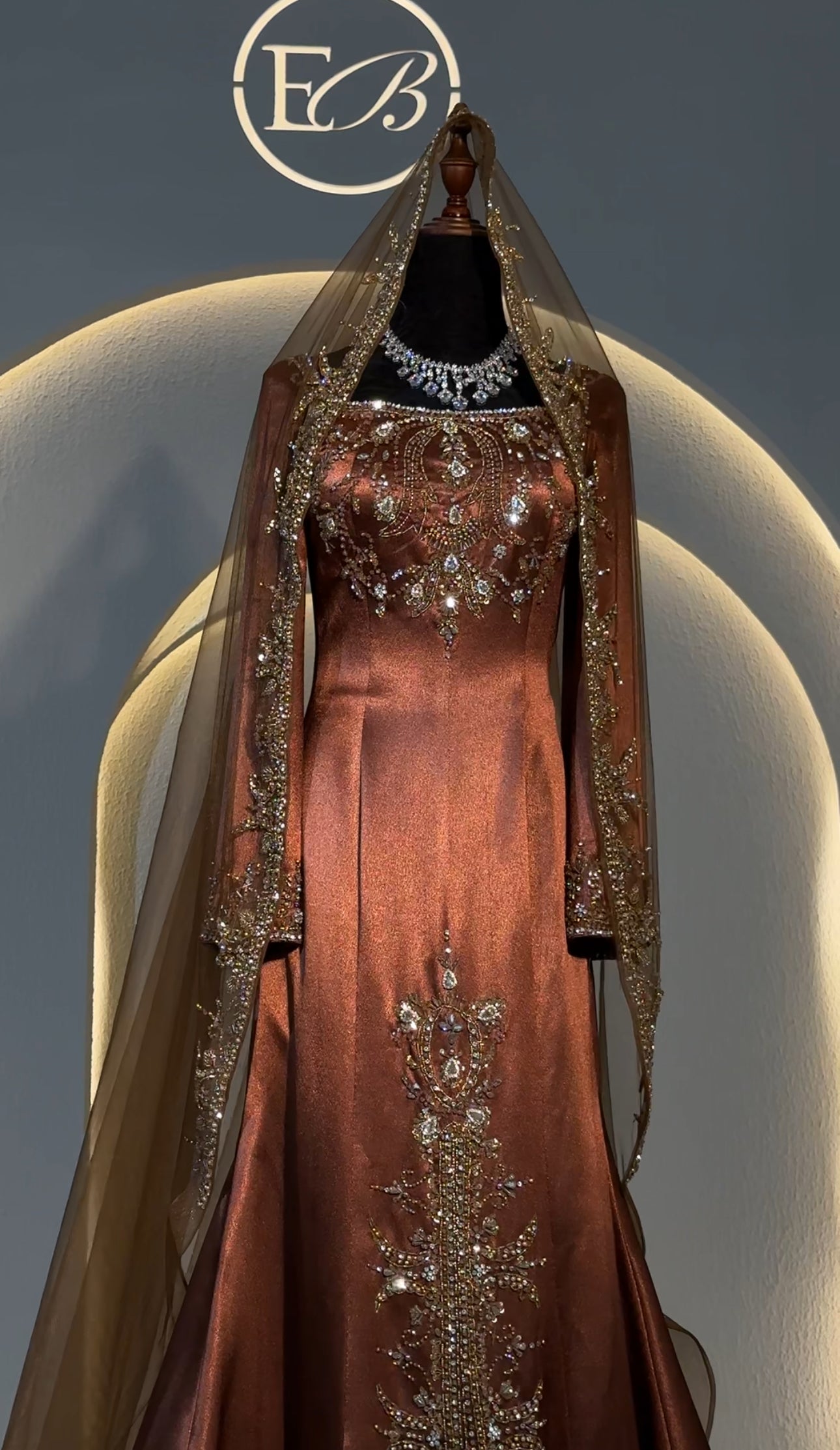 Brown malka hand beaded dress with veil فستان ملكة بني مع ذيل و طرحة