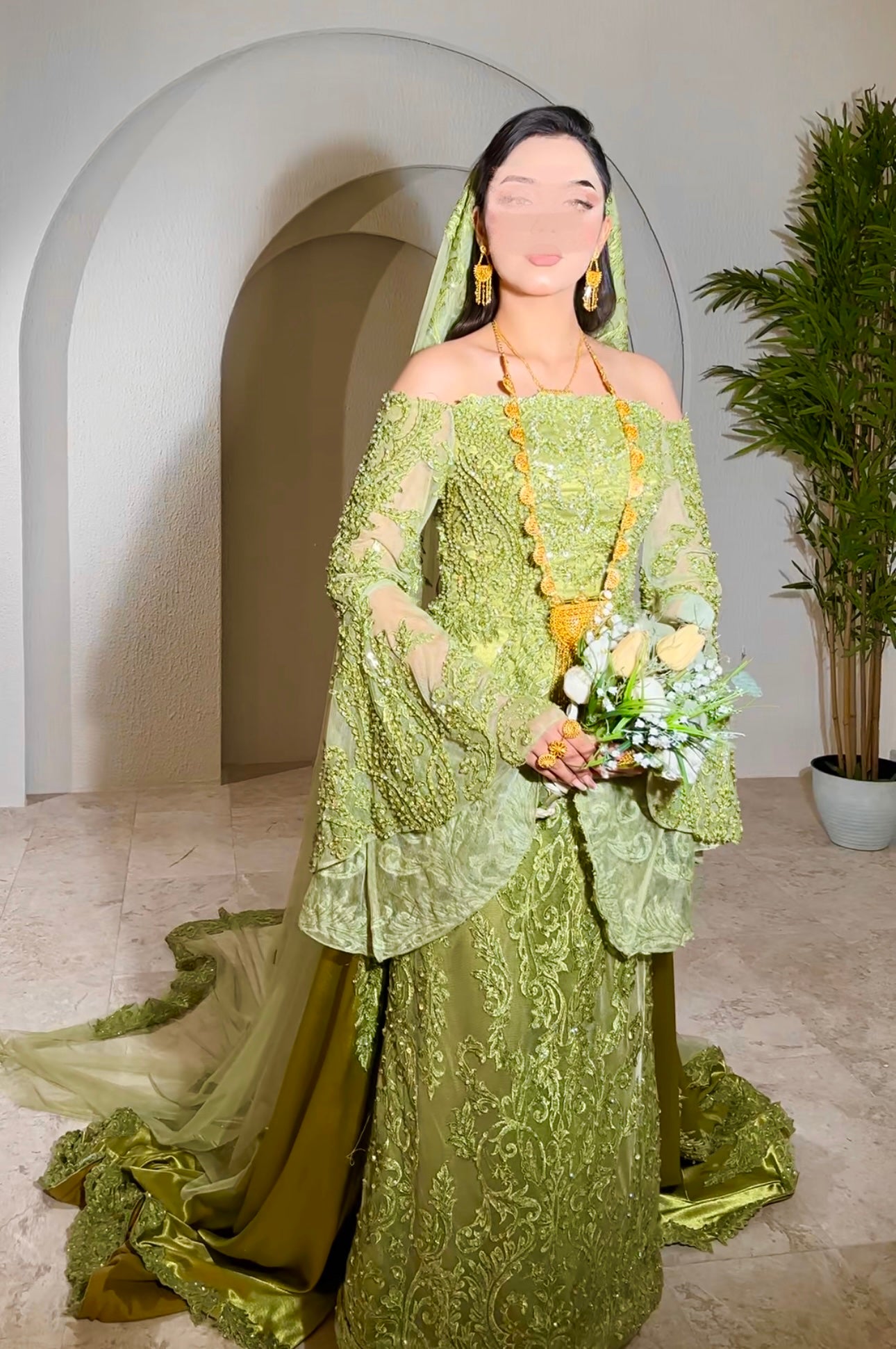 Green henna dress with veil فستان حنه مع طرحة