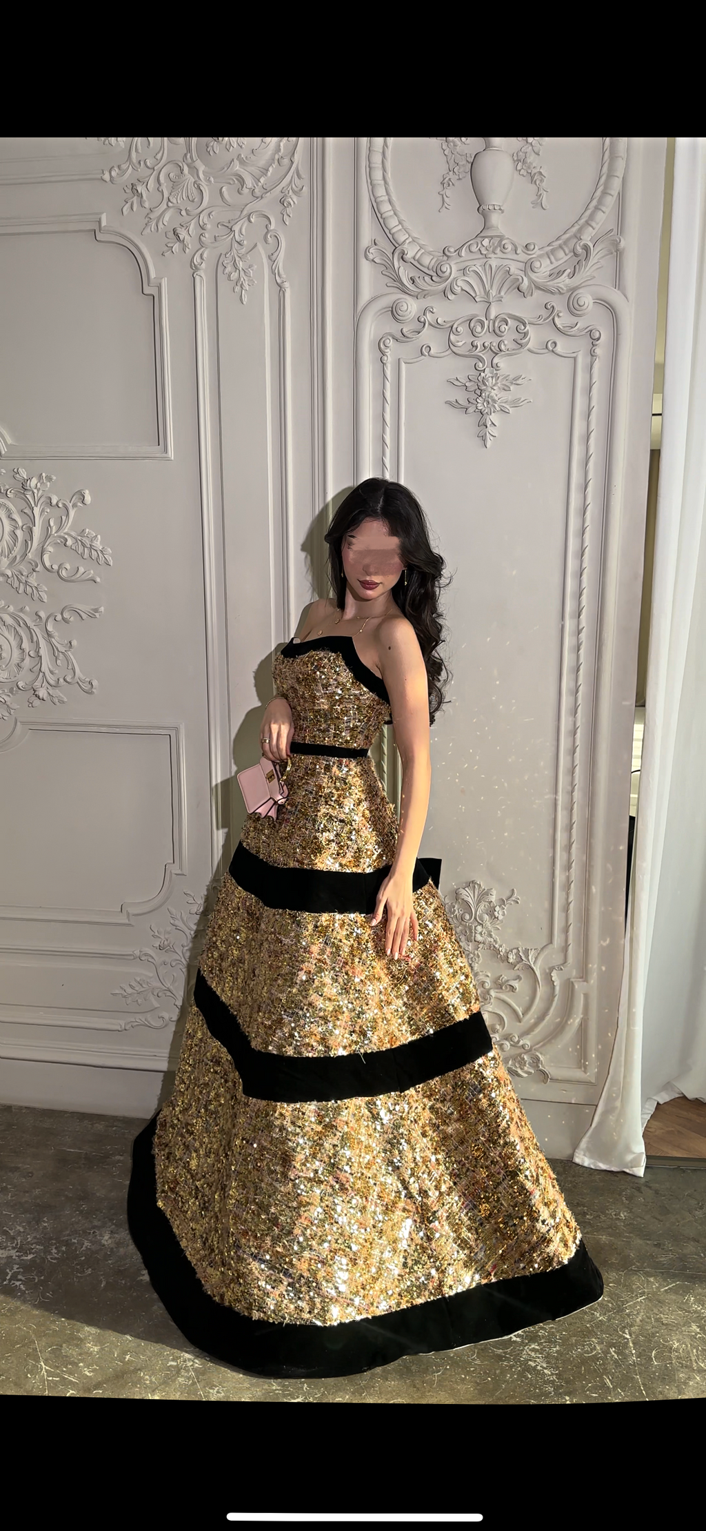 Gold & velvet black ذهبي و اسود مخملي