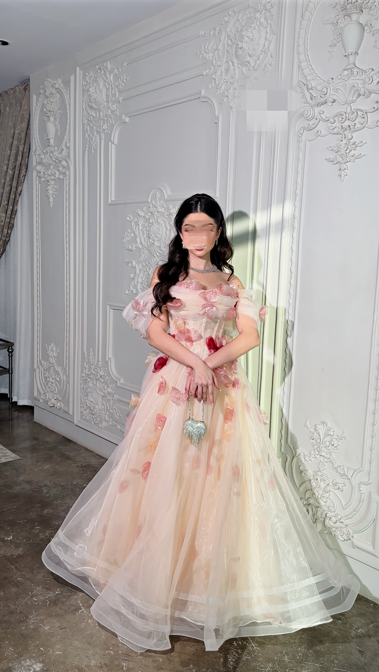 Off-shoulder red flower dress فستان اوف شولدر مع ورود حمراء