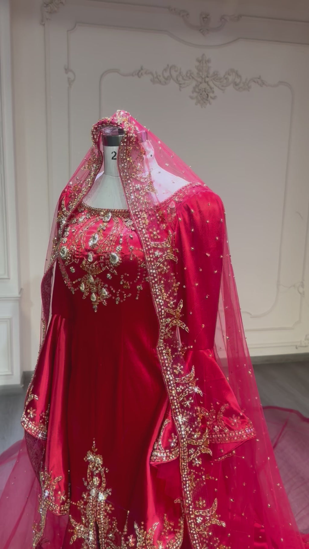Red and gold fishtail malka dress with veil فستان ملكة احمر و ذهبي مع طرحة