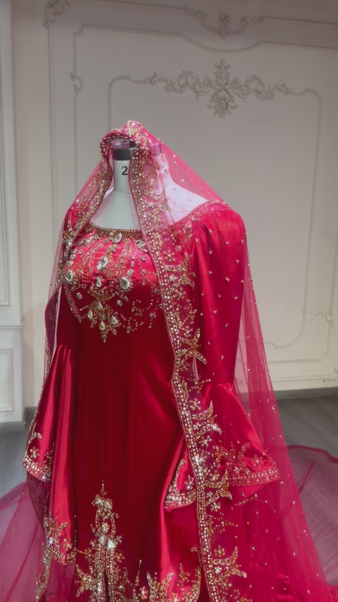 Red and gold fishtail malka dress with veil فستان ملكة احمر و ذهبي مع طرحة